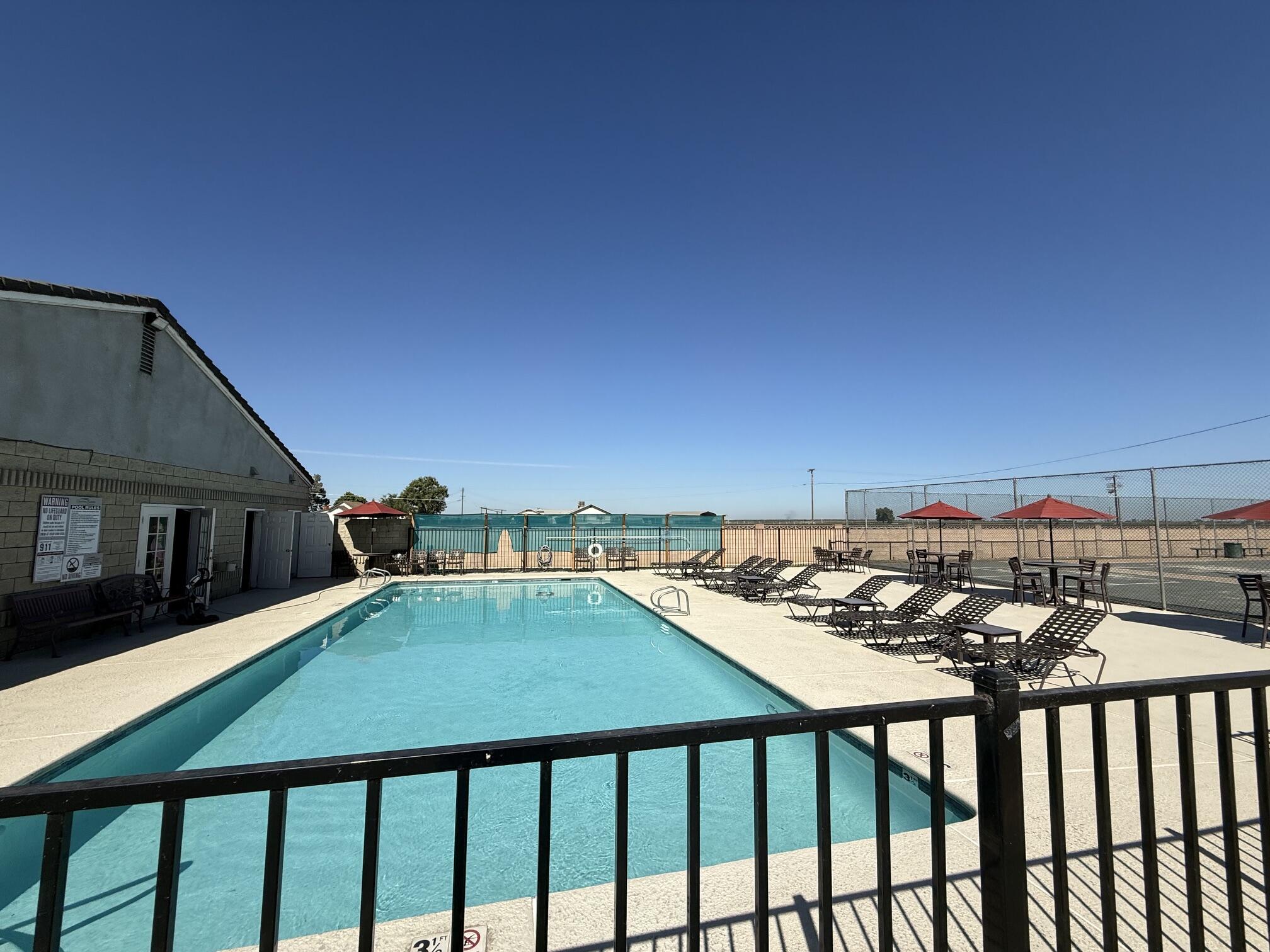 900 E Rankin Rd #27, Tulare, CA 93274