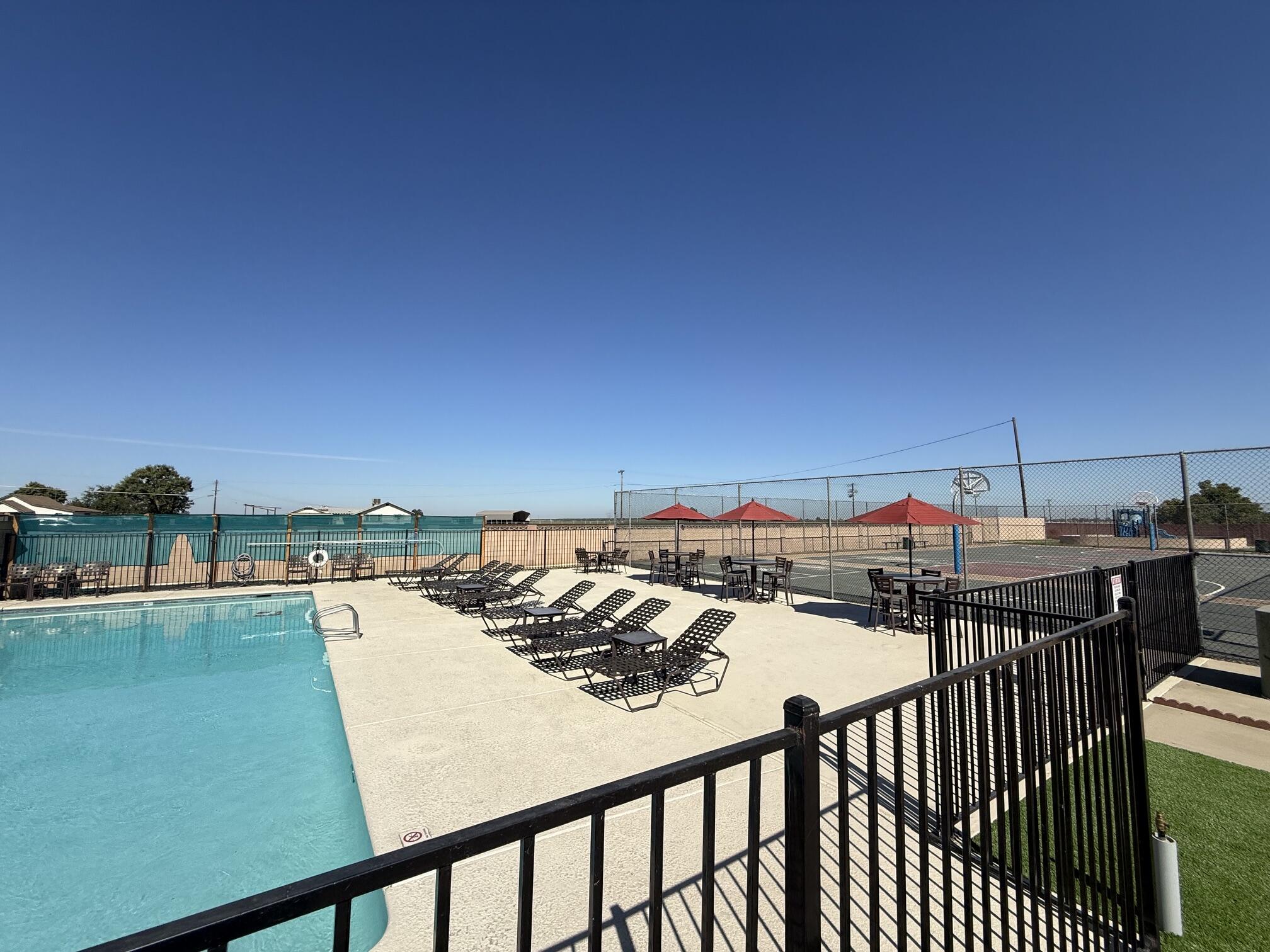 900 E Rankin Rd #27, Tulare, CA 93274