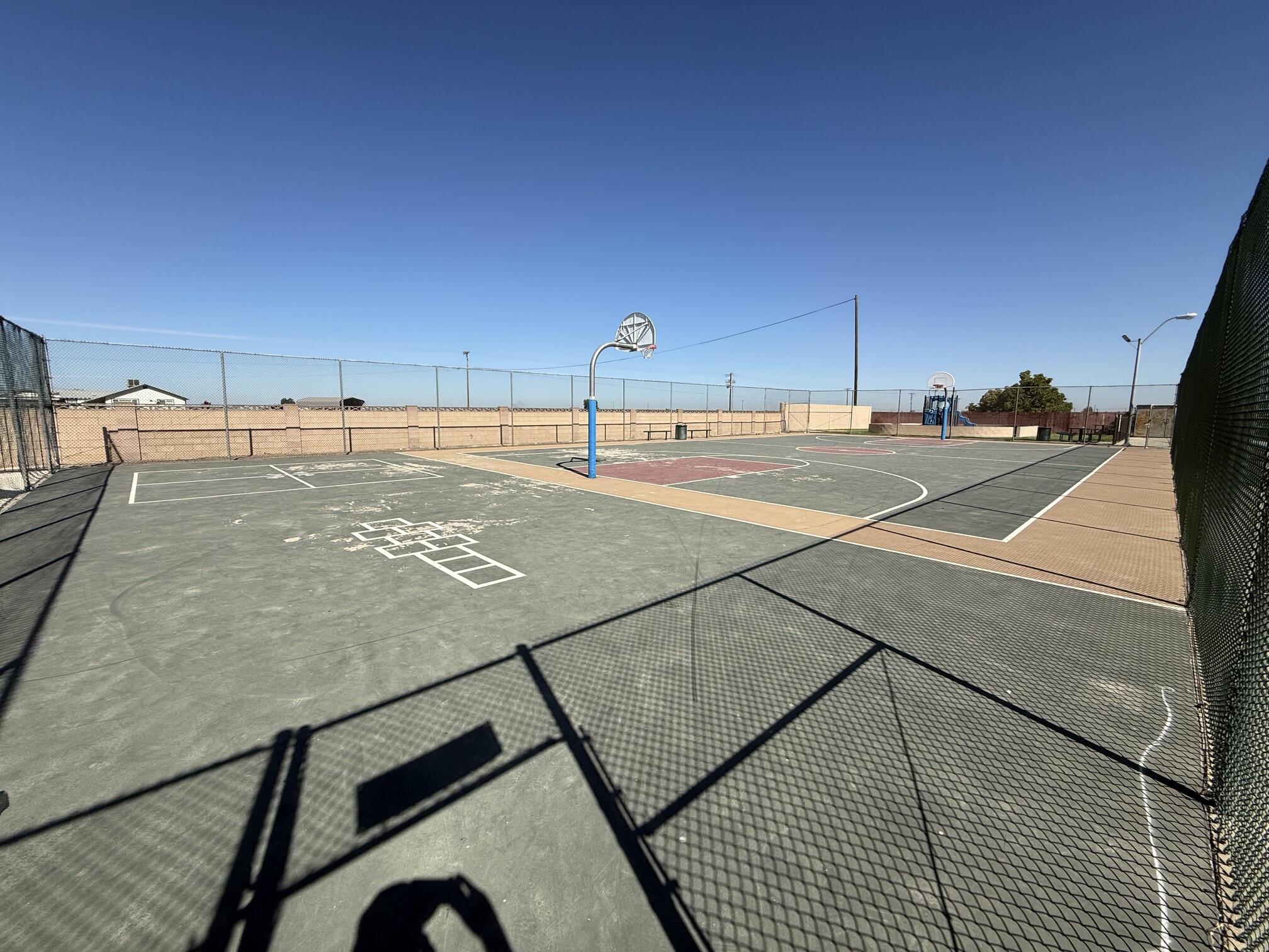 900 E Rankin Rd #27, Tulare, CA 93274