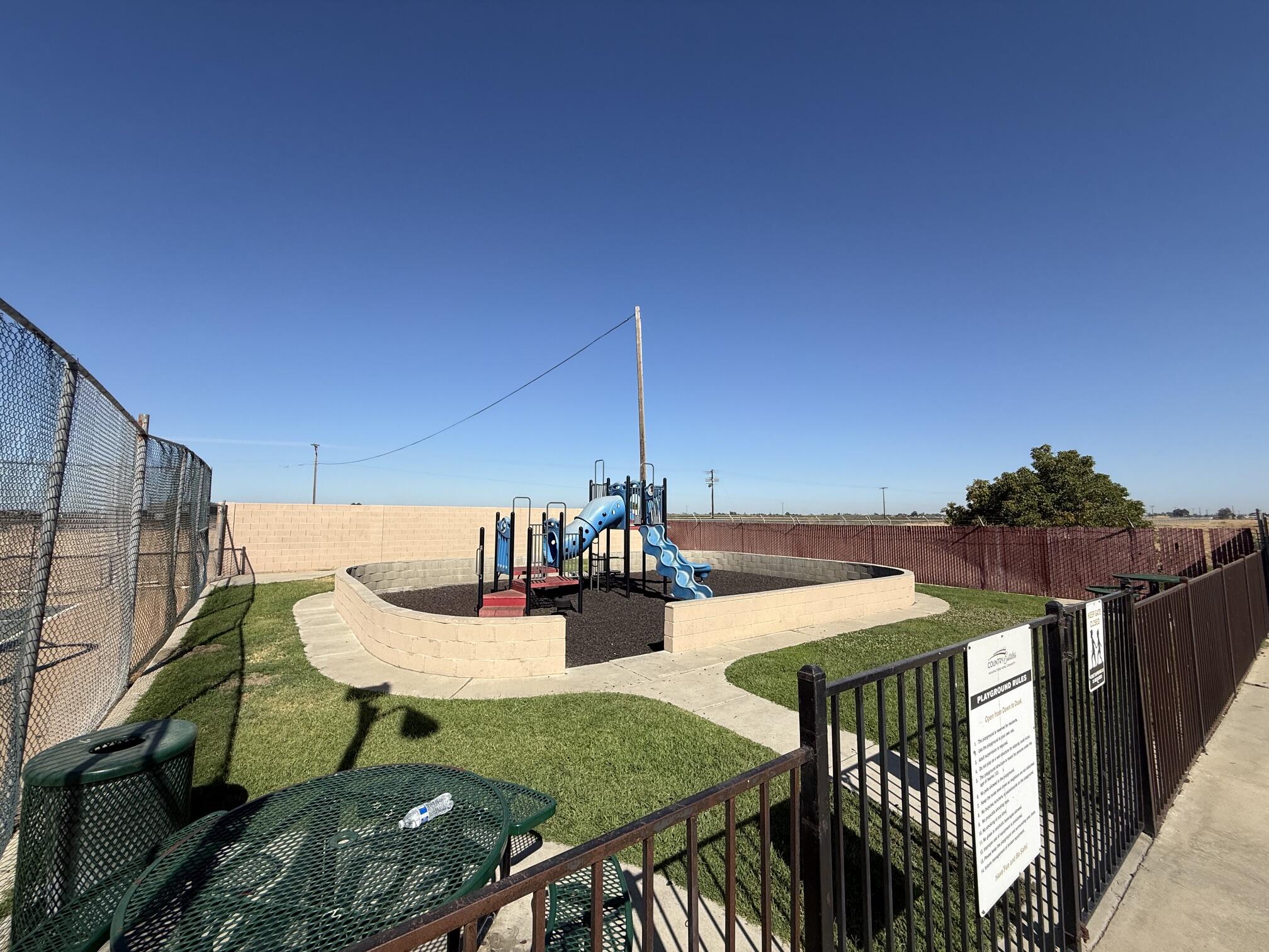 900 E Rankin Rd #27, Tulare, CA 93274