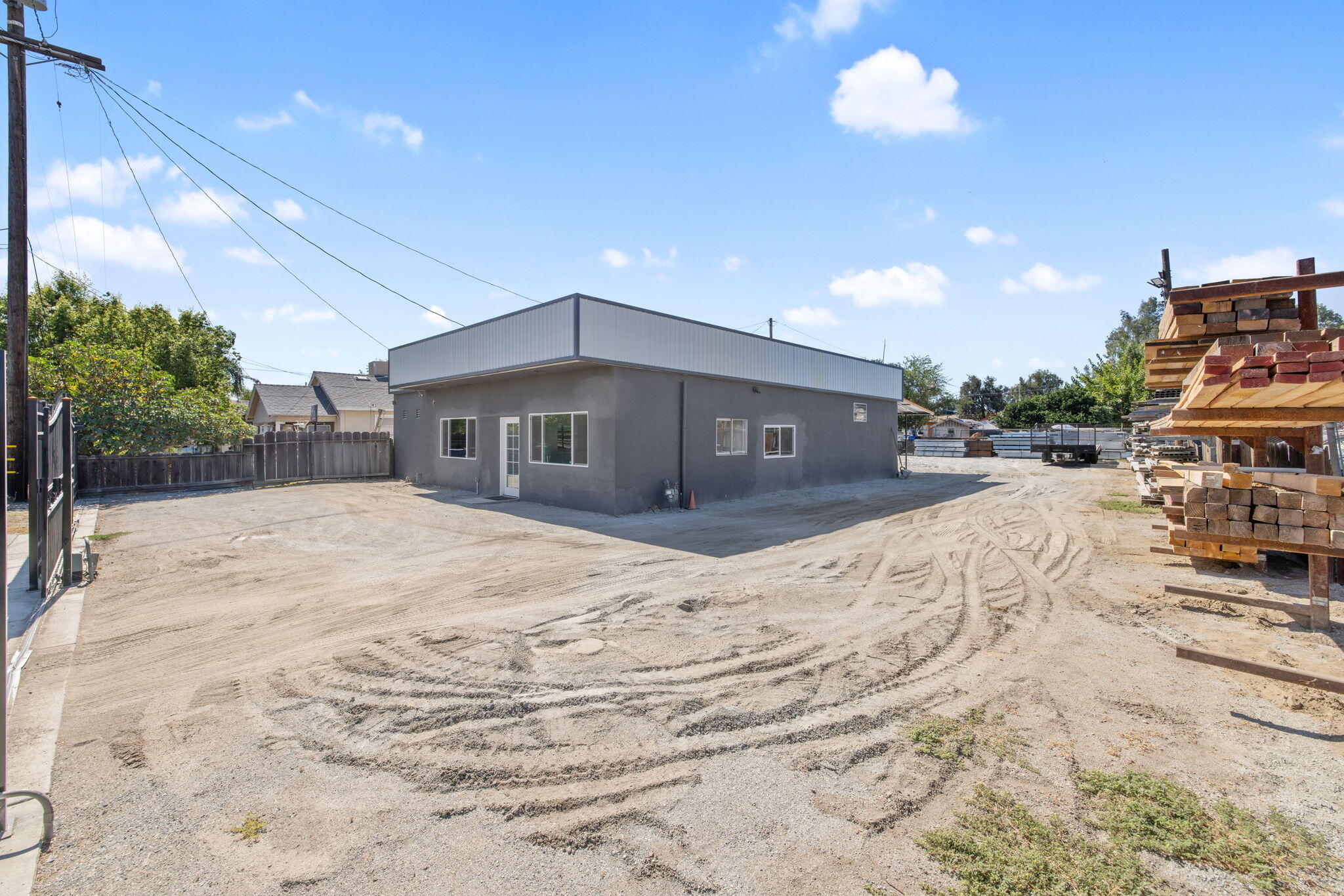 55 E Vandalia Ave, Porterville, CA 93257