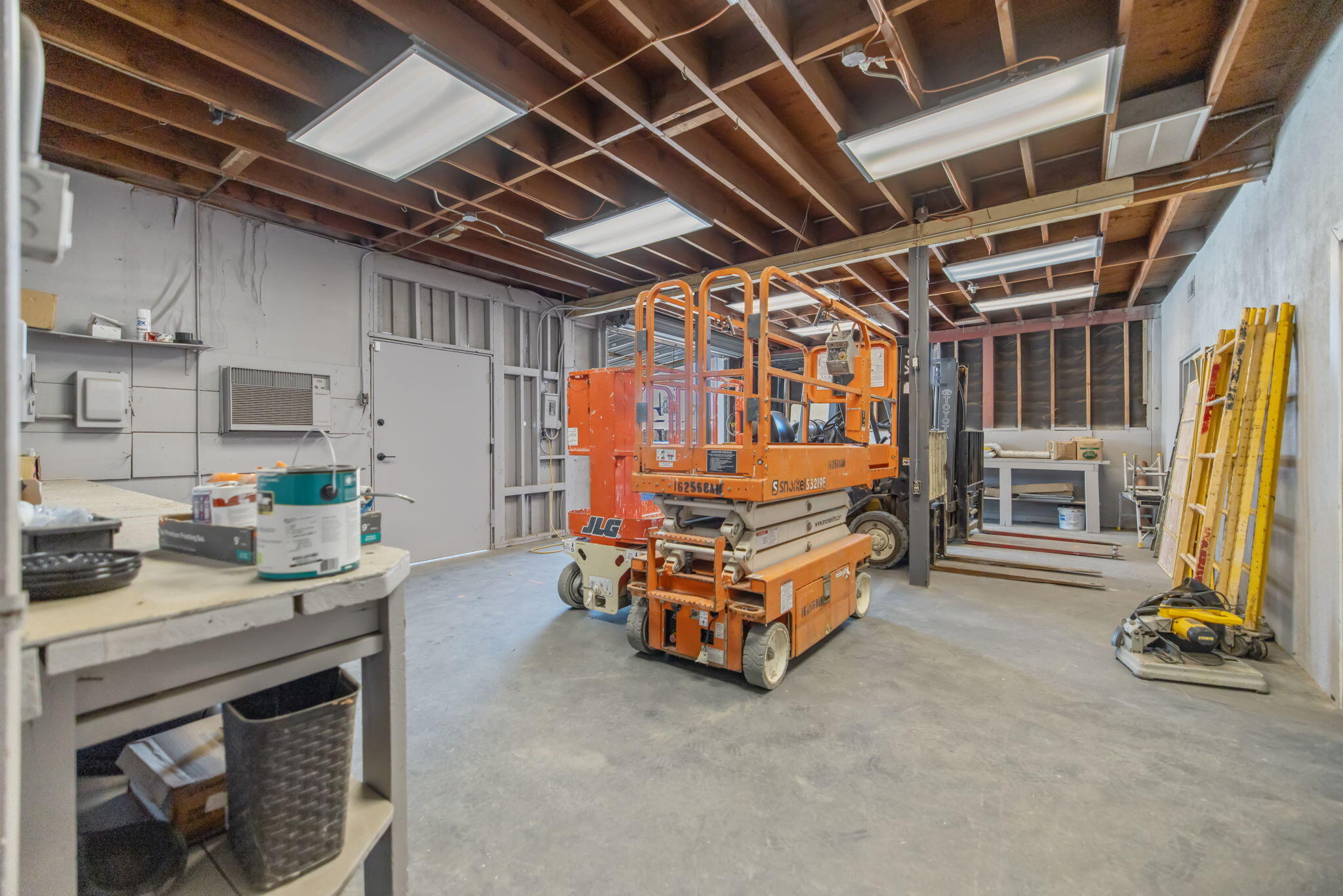55 E Vandalia Ave, Porterville, CA 93257