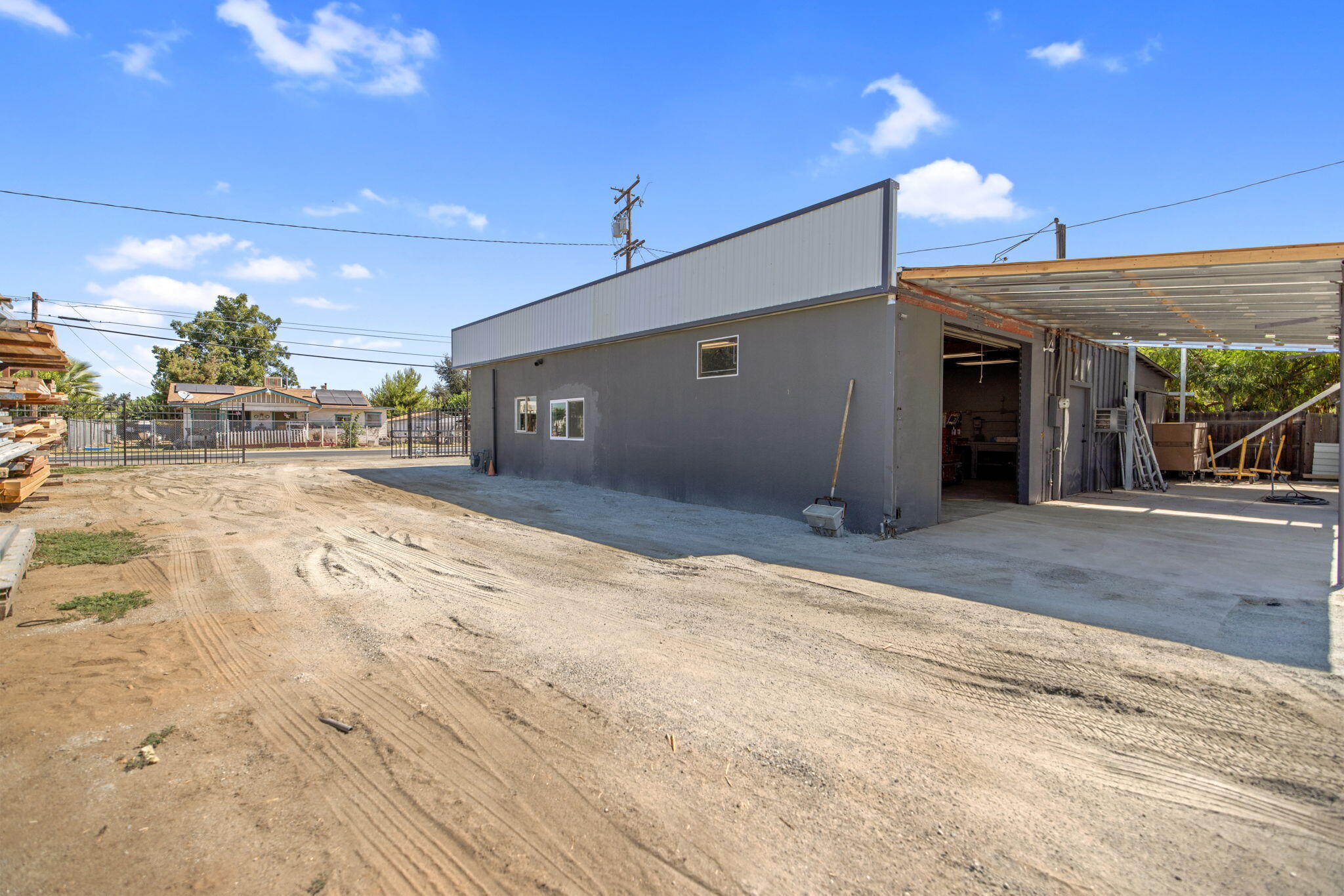 55 E Vandalia Ave, Porterville, CA 93257