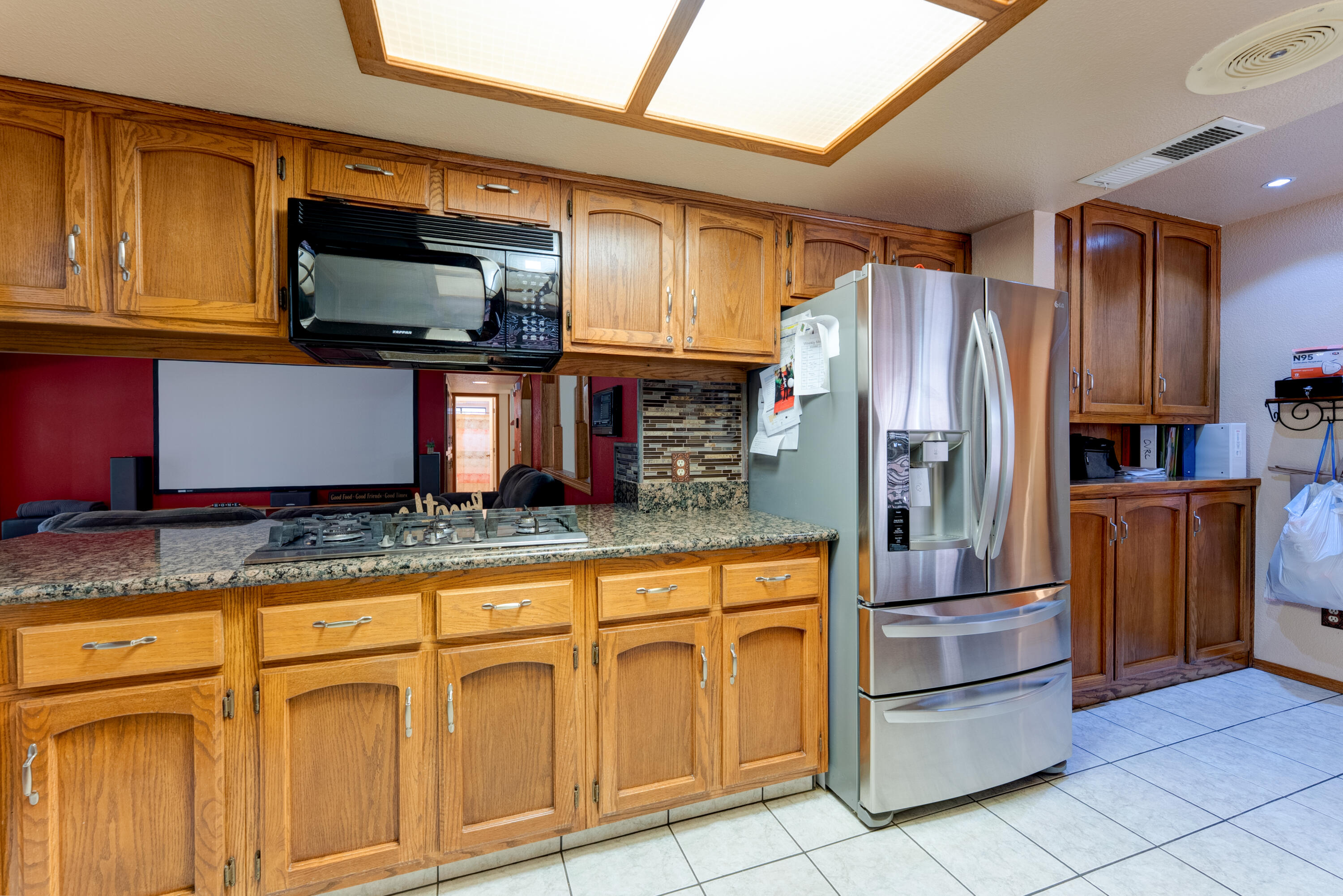 514 Balmoral Dr, Porterville, CA 93257