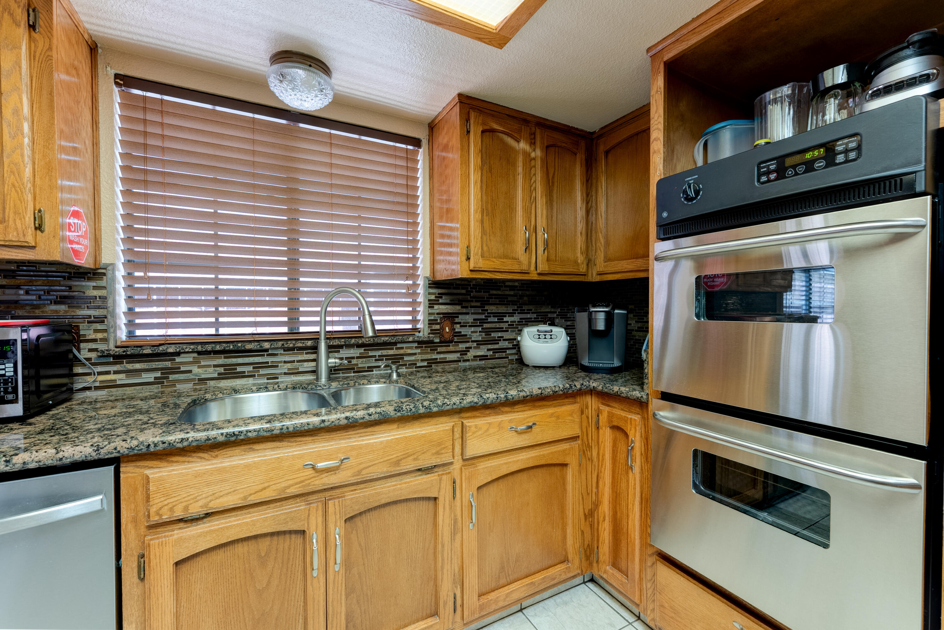 514 Balmoral Dr, Porterville, CA 93257