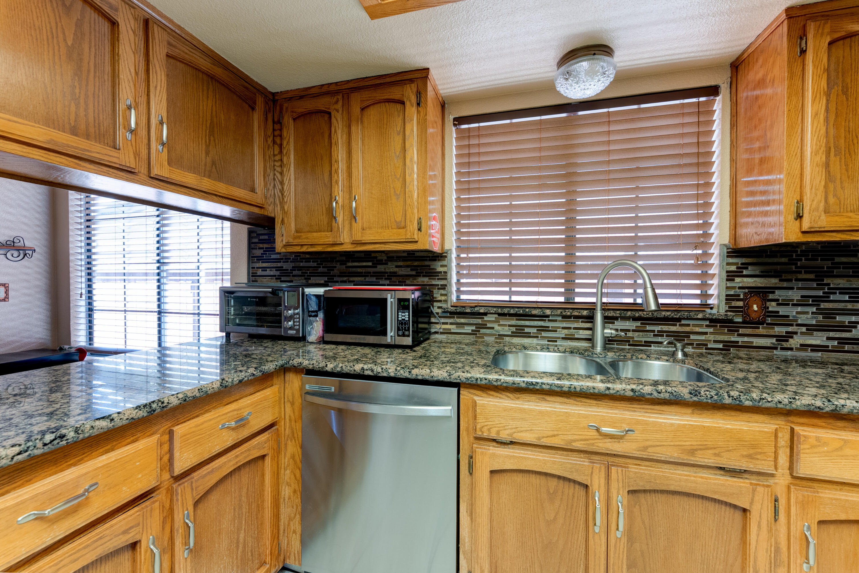 514 Balmoral Dr, Porterville, CA 93257