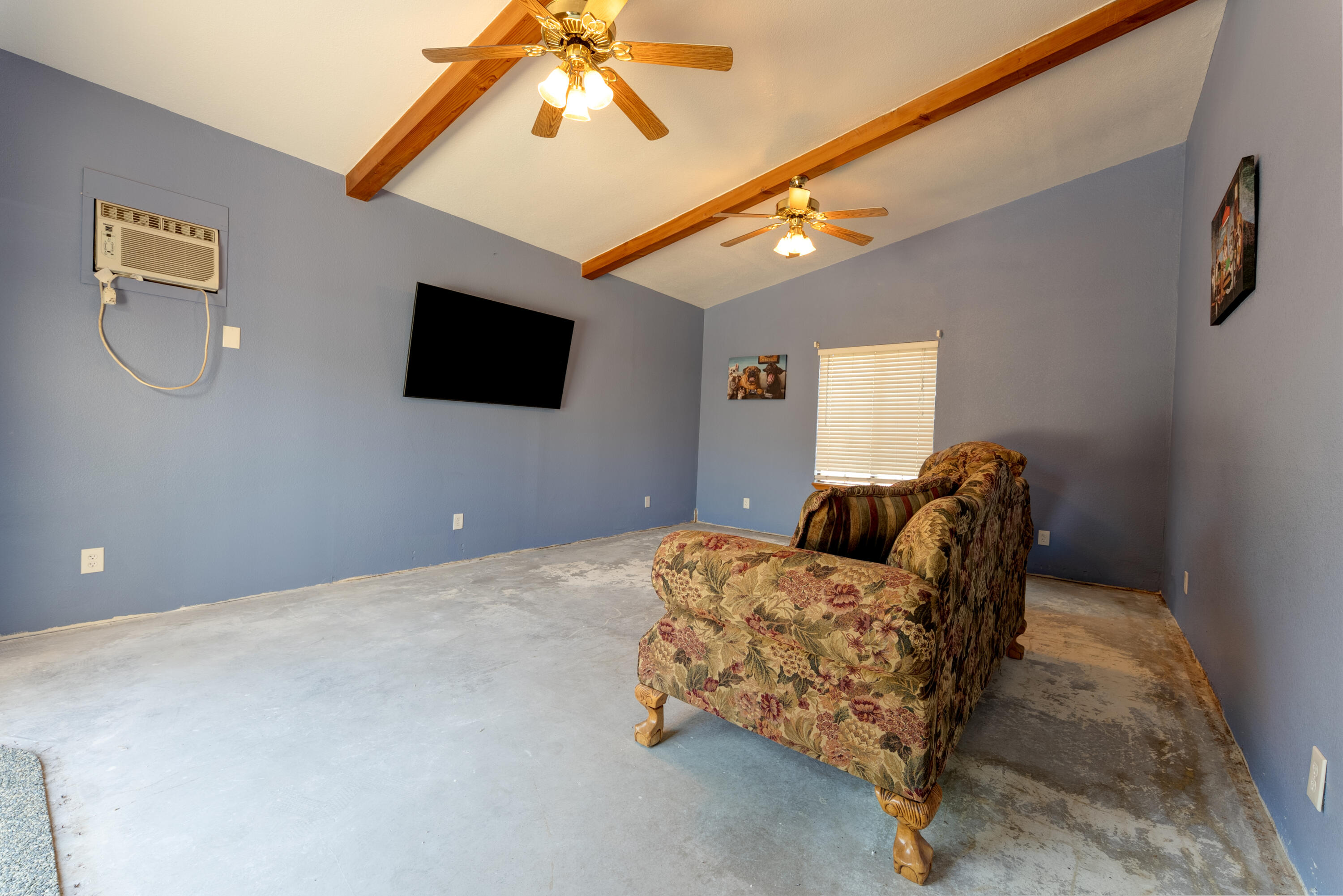 514 Balmoral Dr, Porterville, CA 93257