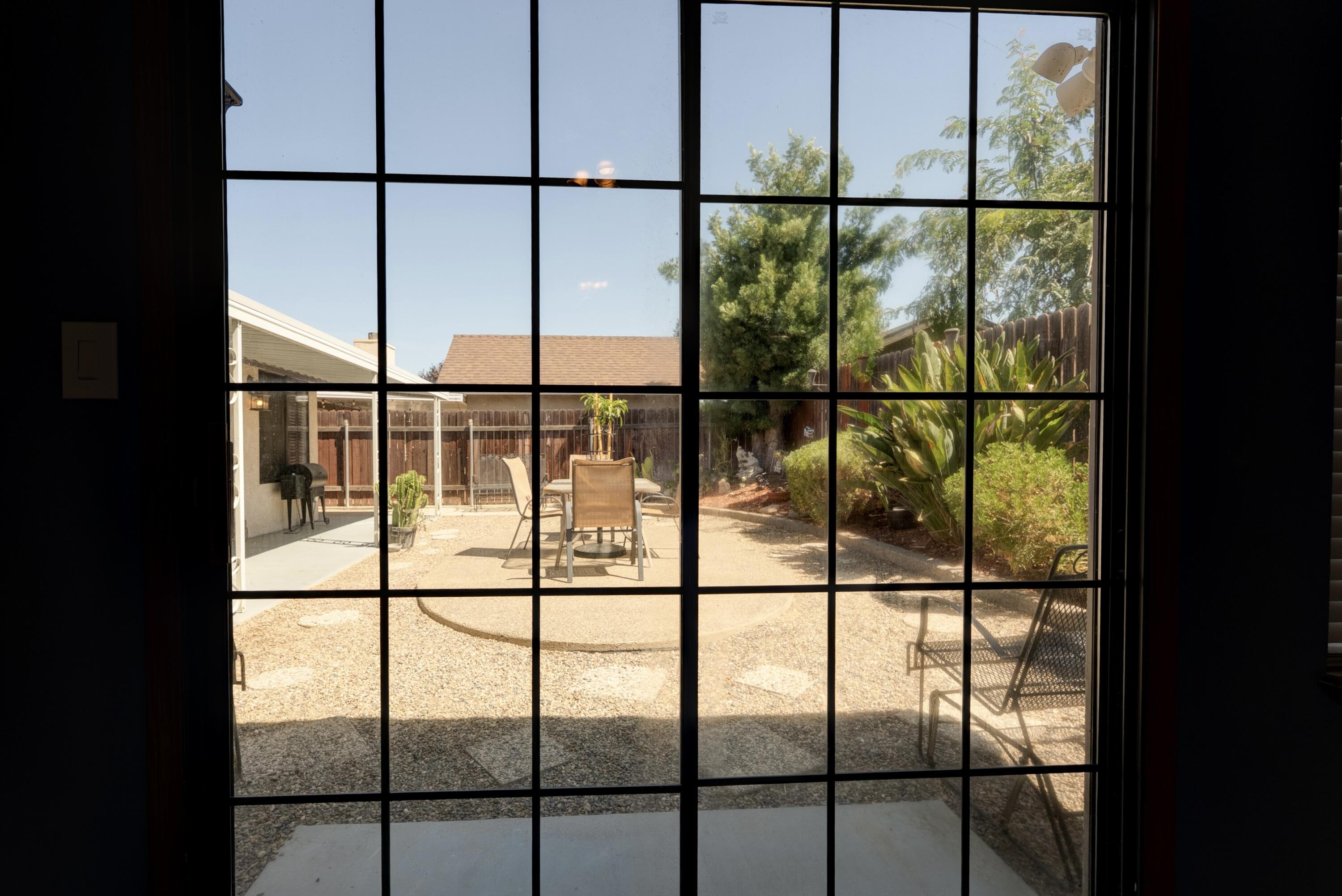 514 Balmoral Dr, Porterville, CA 93257