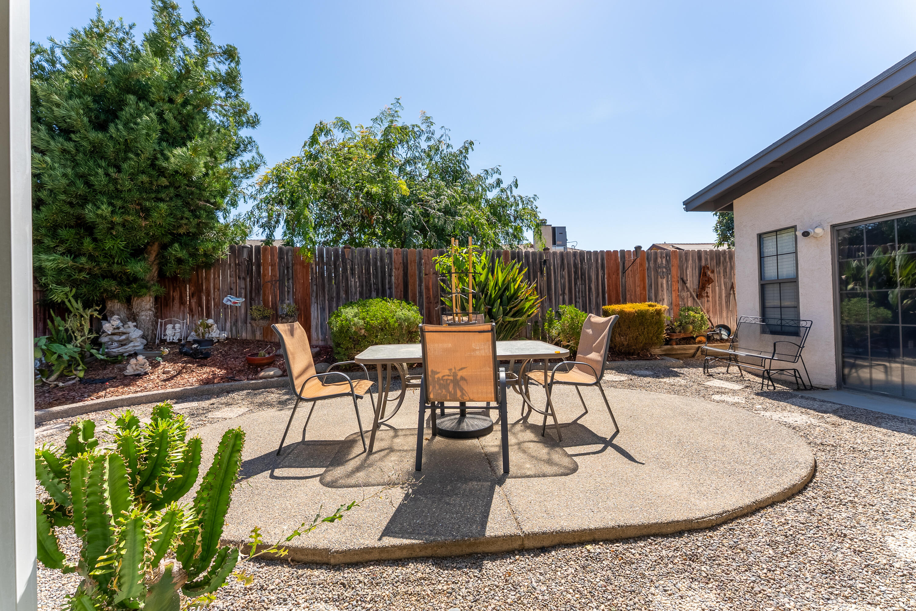 514 Balmoral Dr, Porterville, CA 93257