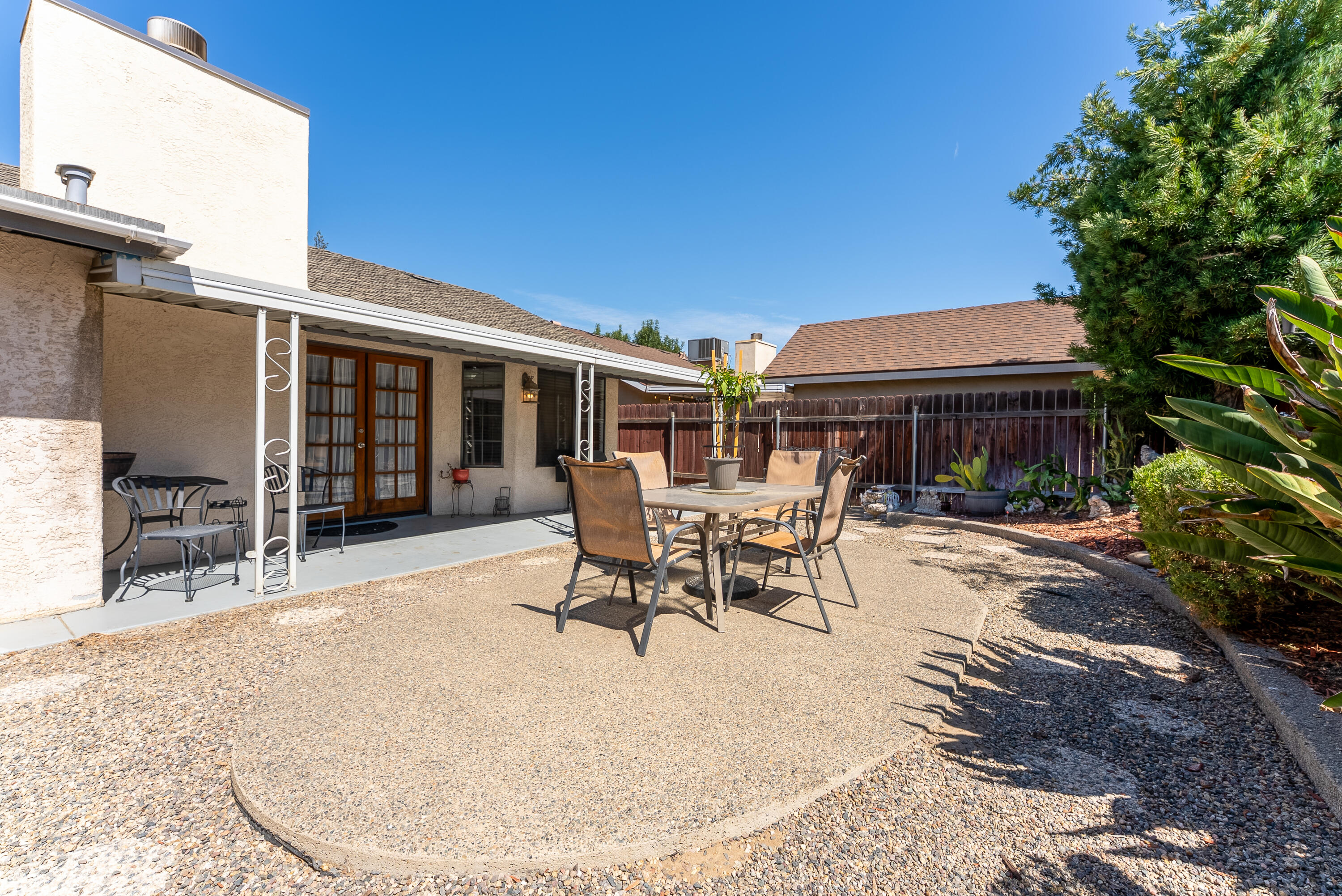 514 Balmoral Dr, Porterville, CA 93257