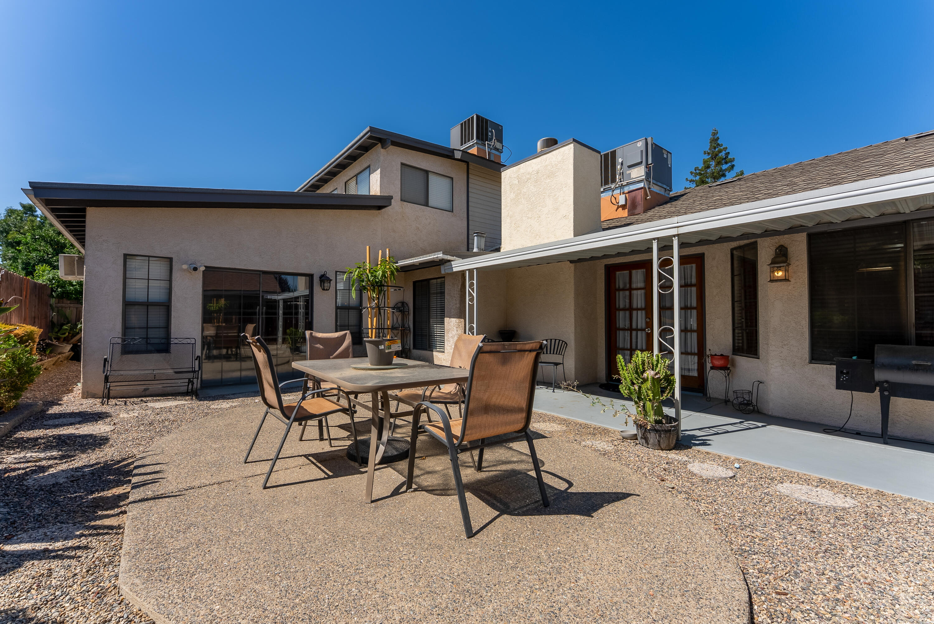 514 Balmoral Dr, Porterville, CA 93257