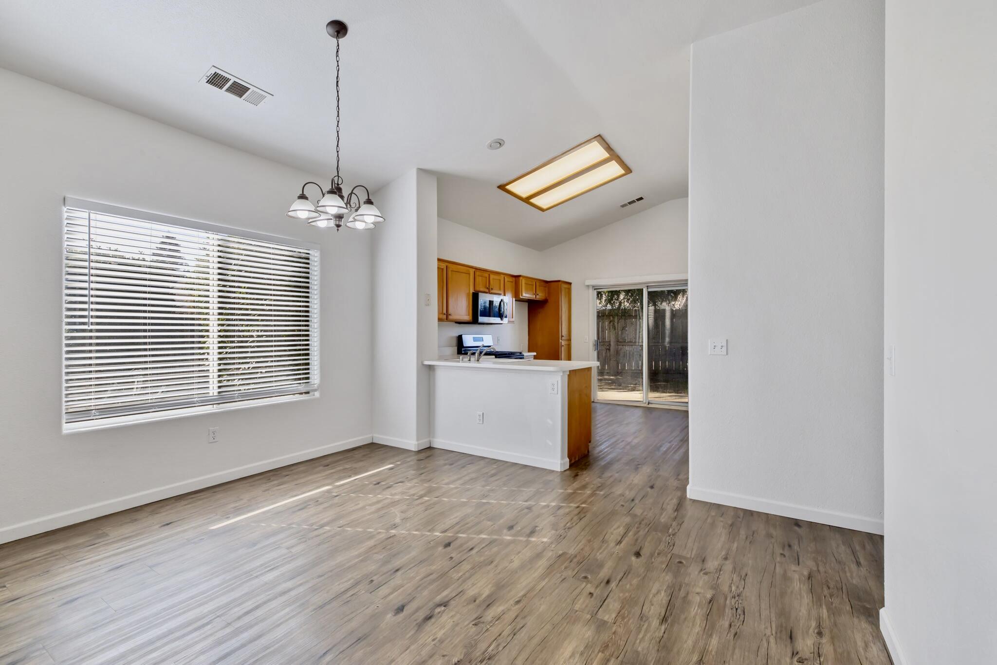 1404 Bradley Ct, Exeter, CA 93221
