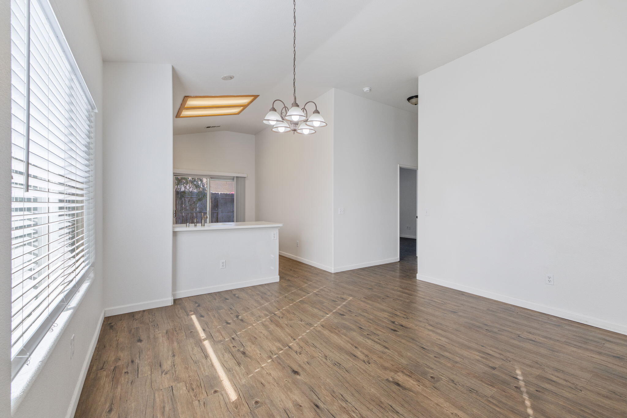 1404 Bradley Ct, Exeter, CA 93221