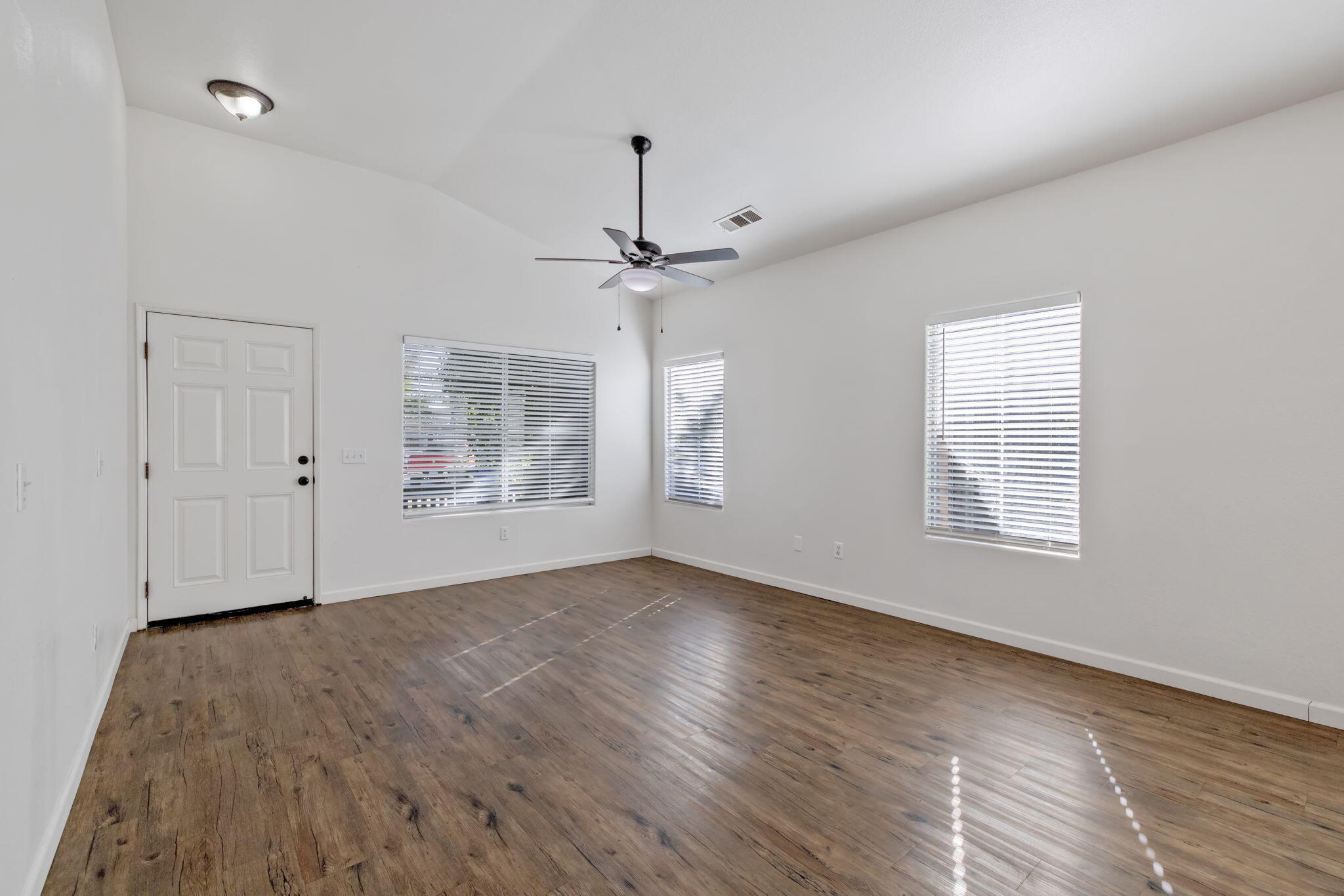 1404 Bradley Ct, Exeter, CA 93221