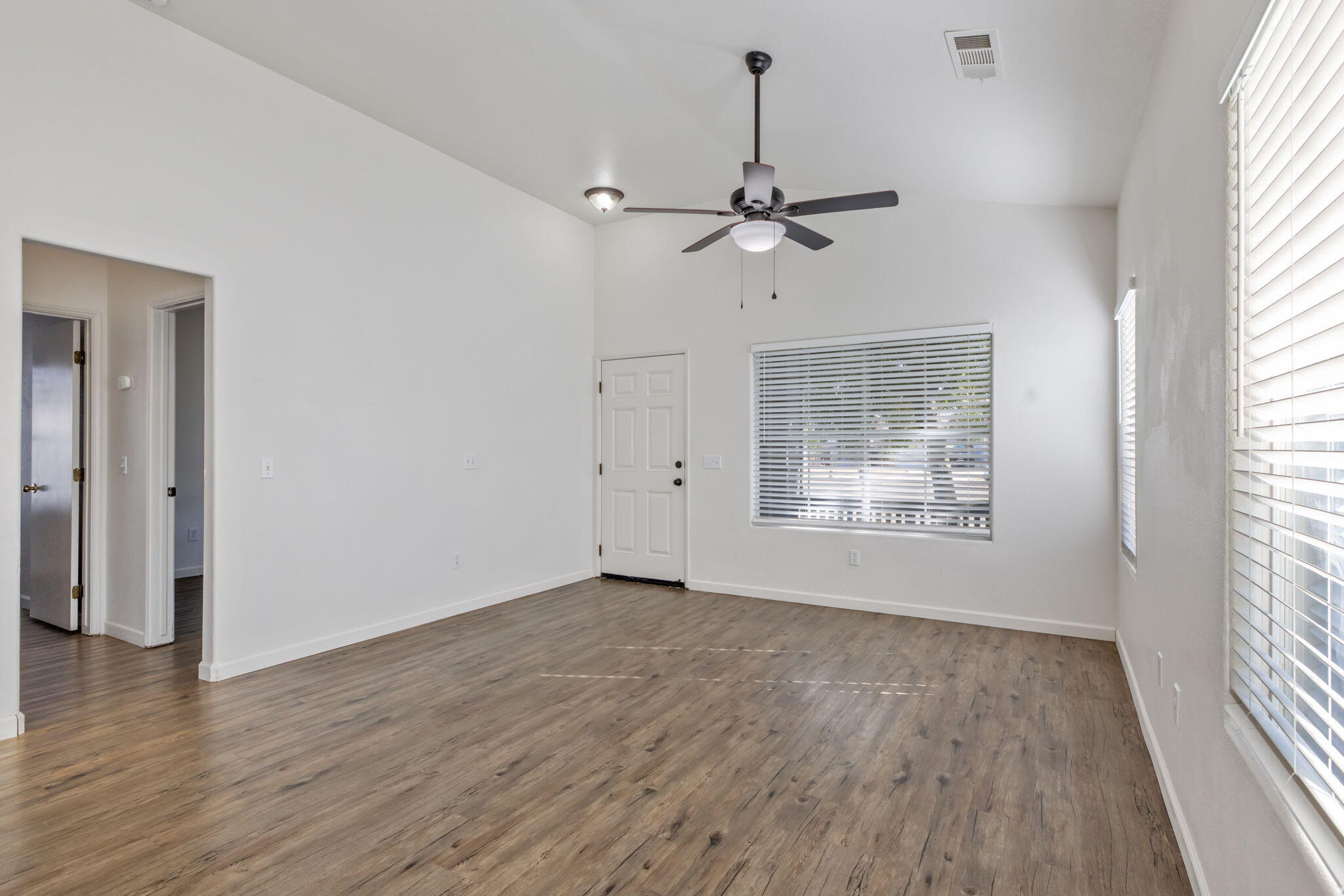 1404 Bradley Ct, Exeter, CA 93221