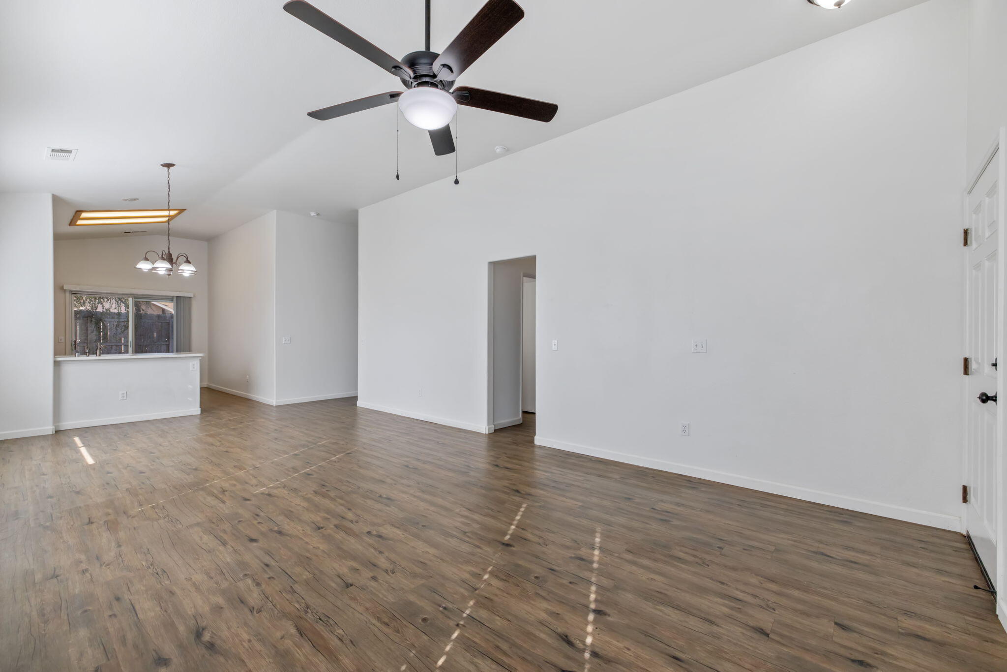 1404 Bradley Ct, Exeter, CA 93221