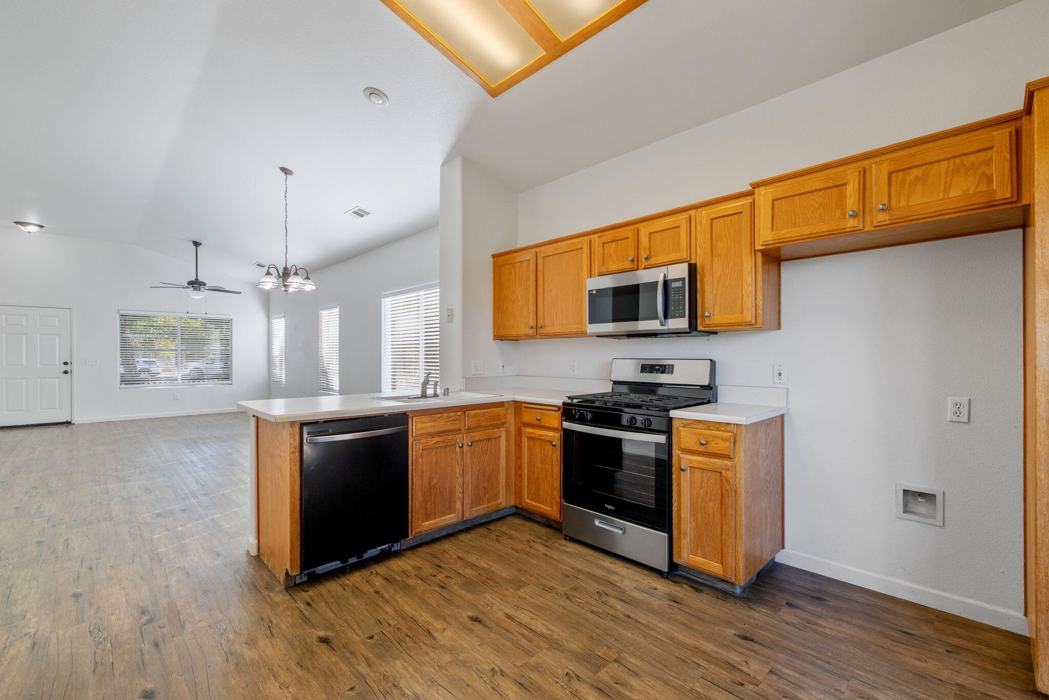 1404 Bradley Ct, Exeter, CA 93221