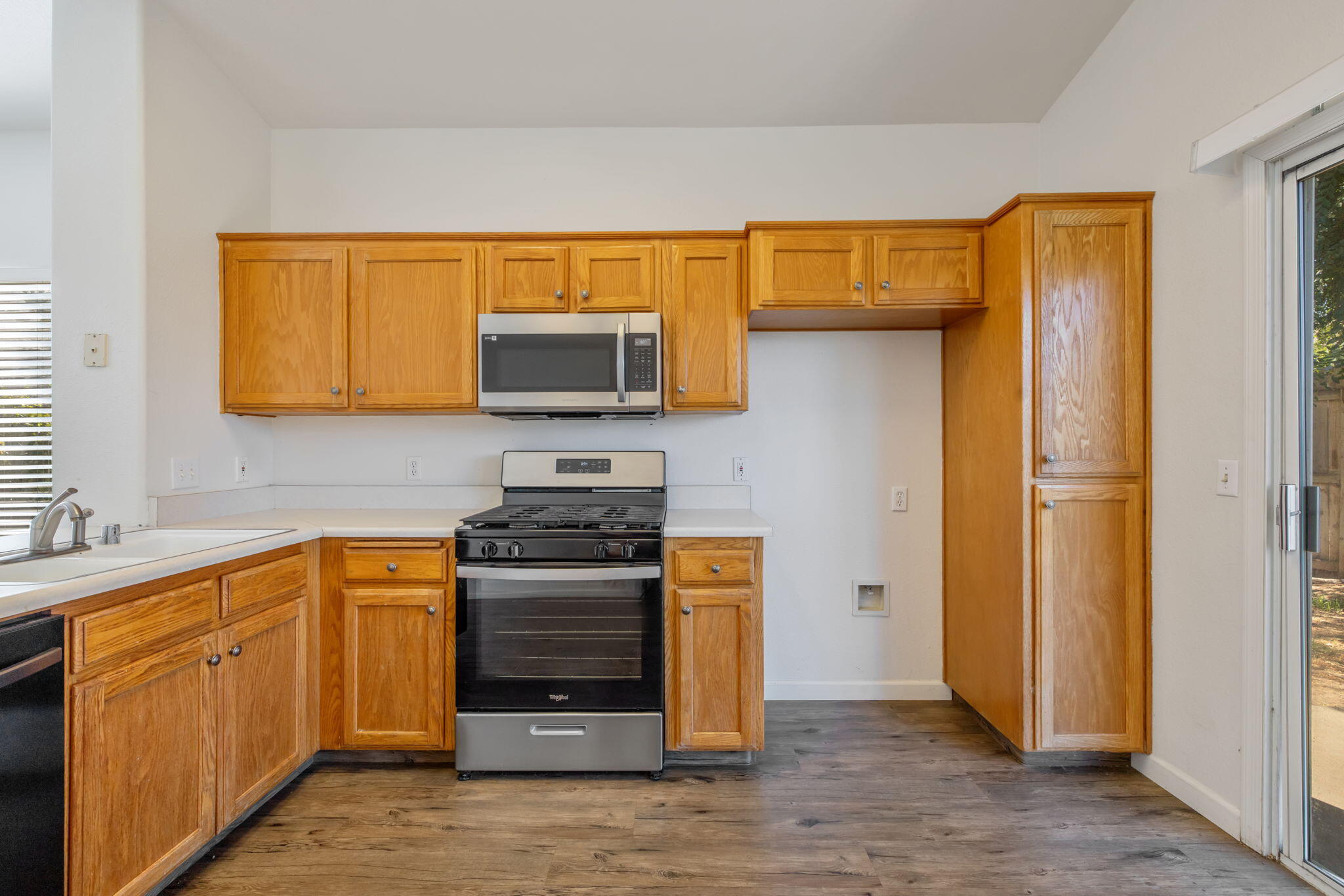 1404 Bradley Ct, Exeter, CA 93221