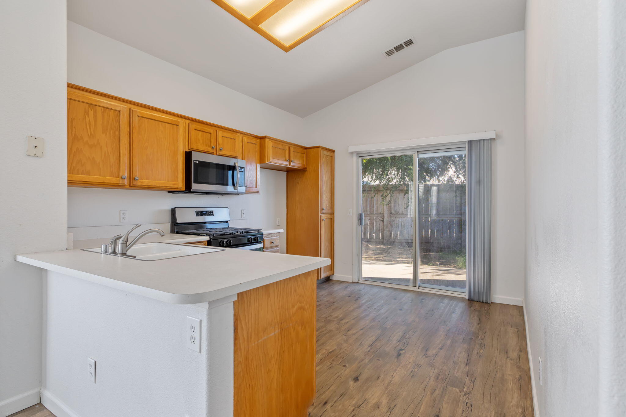 1404 Bradley Ct, Exeter, CA 93221