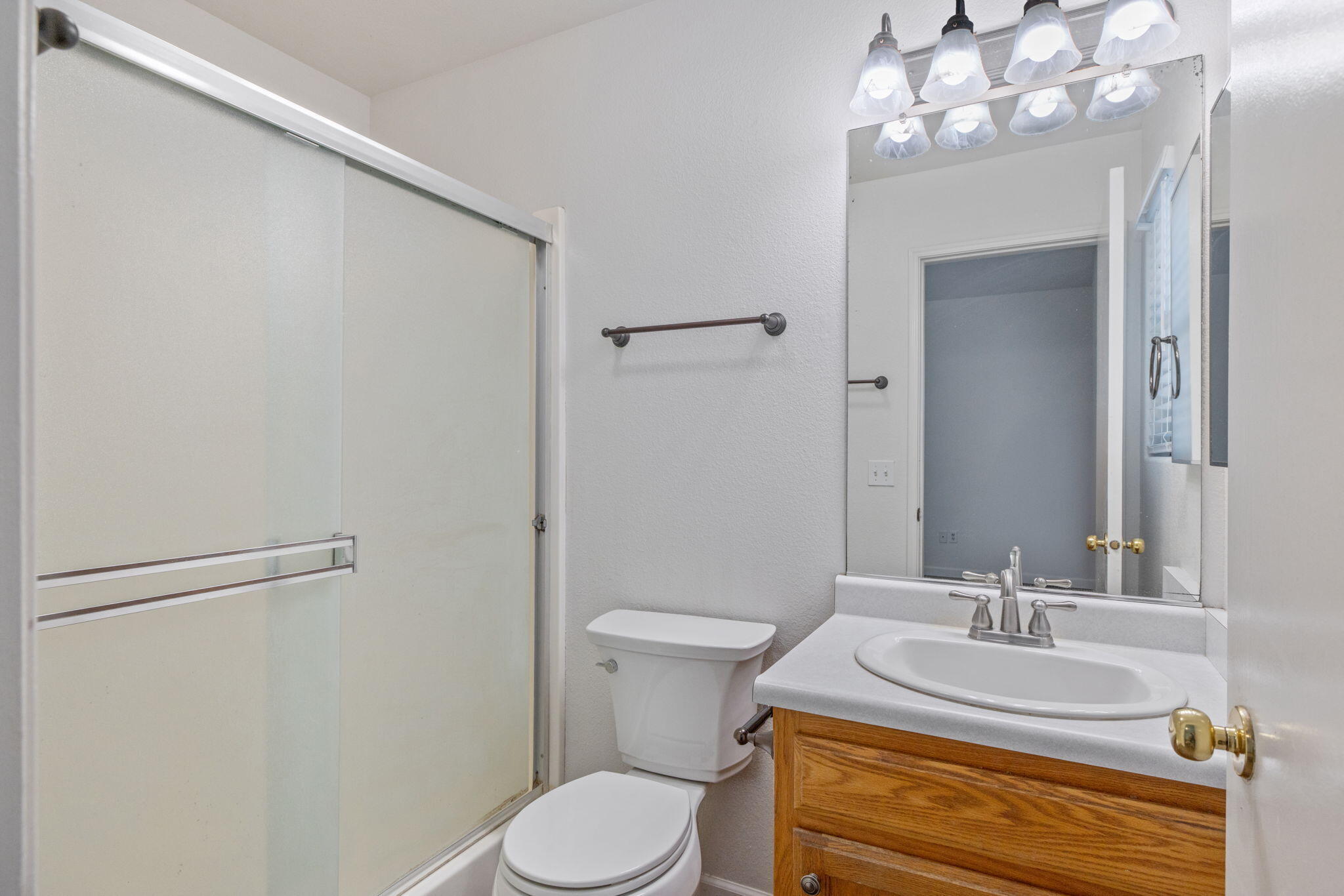 1404 Bradley Ct, Exeter, CA 93221