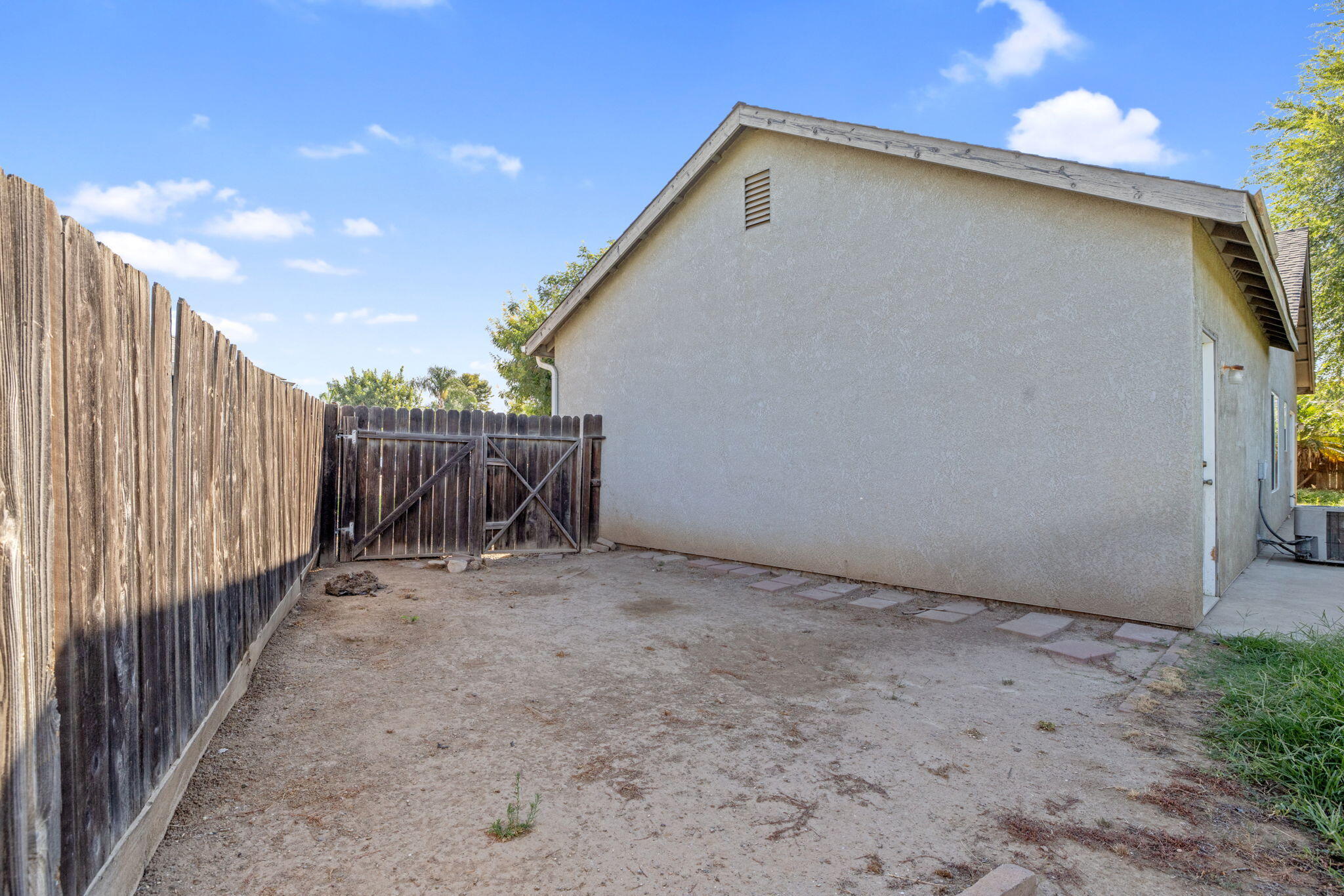 1404 Bradley Ct, Exeter, CA 93221