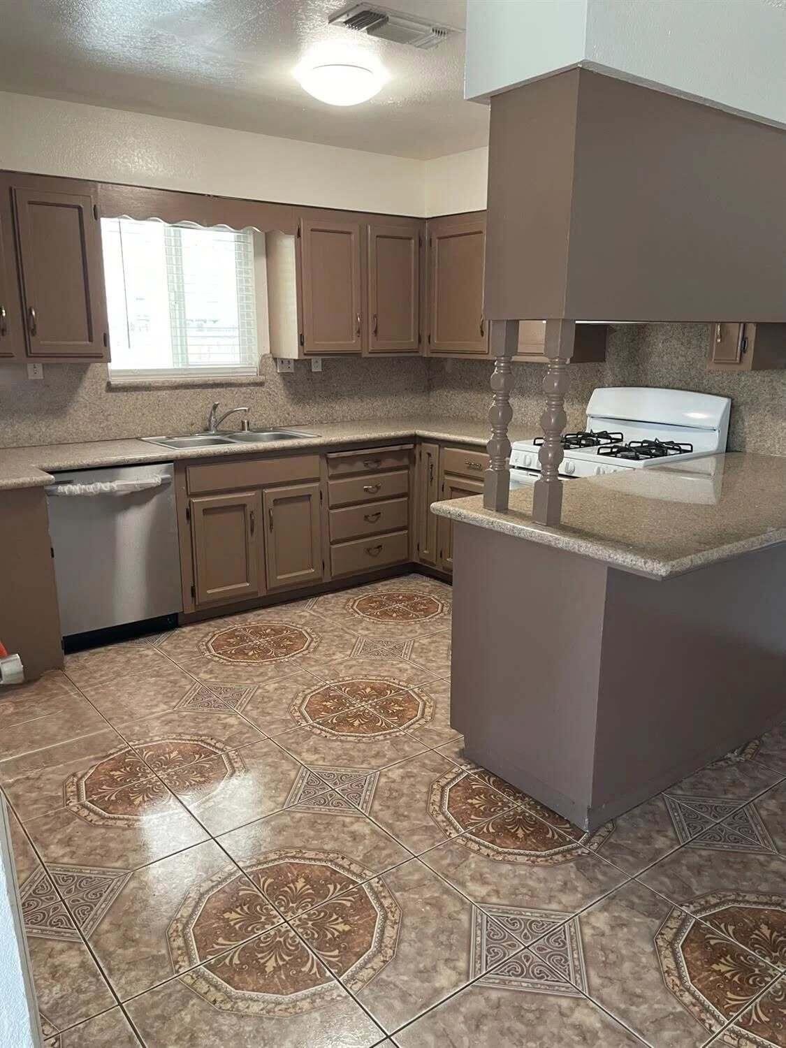 917 Sherman Ave, Corcoran, CA 93212