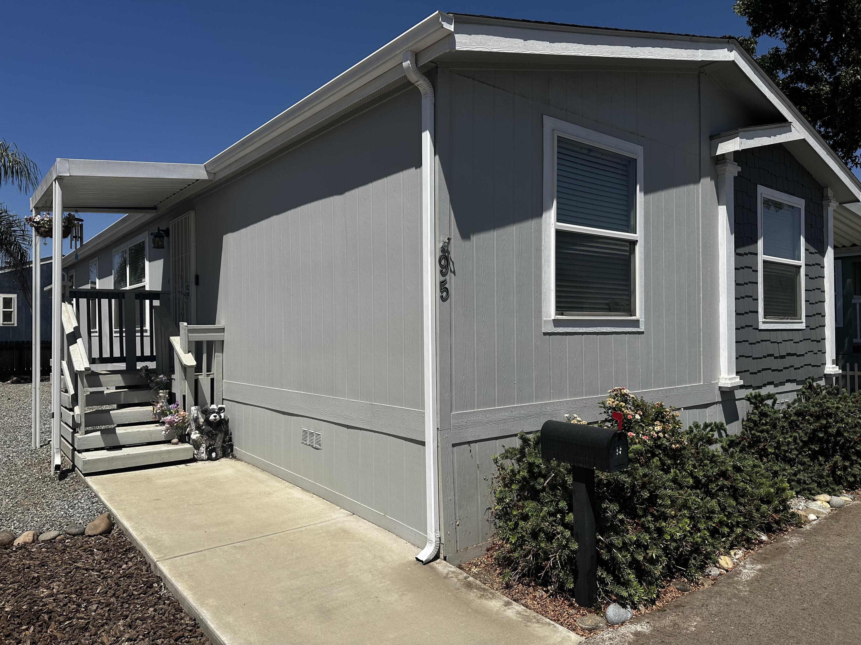 415 N Aker N Akers St, Visalia, CA 93291