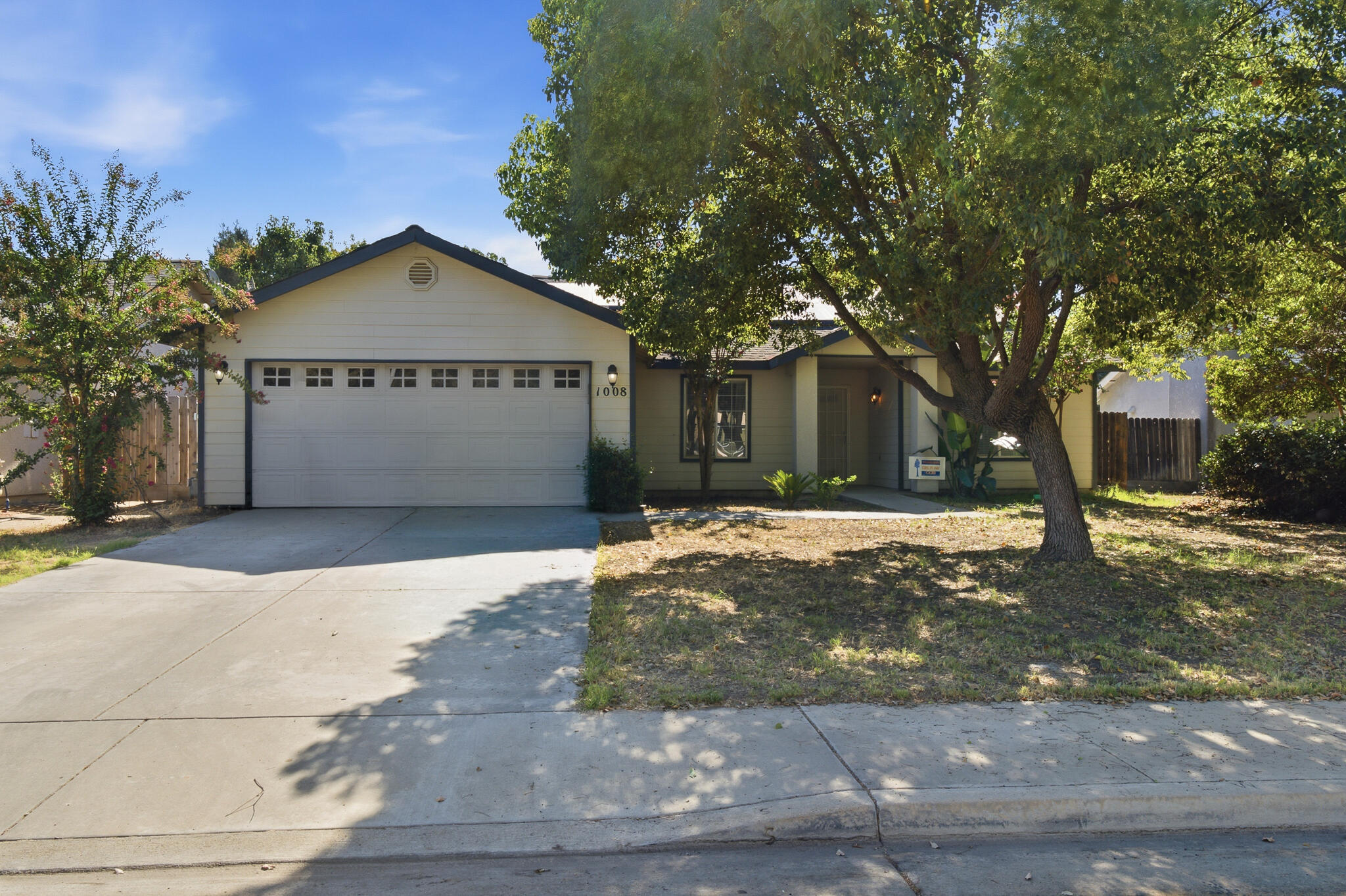 1008 S Laguna St, Visalia, CA 93292