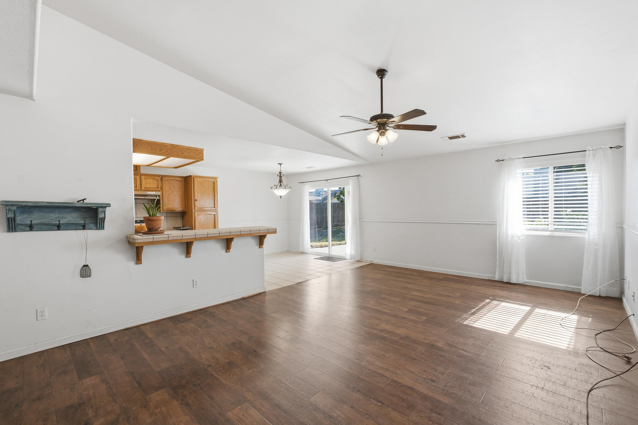 1008 S Laguna St, Visalia, CA 93292