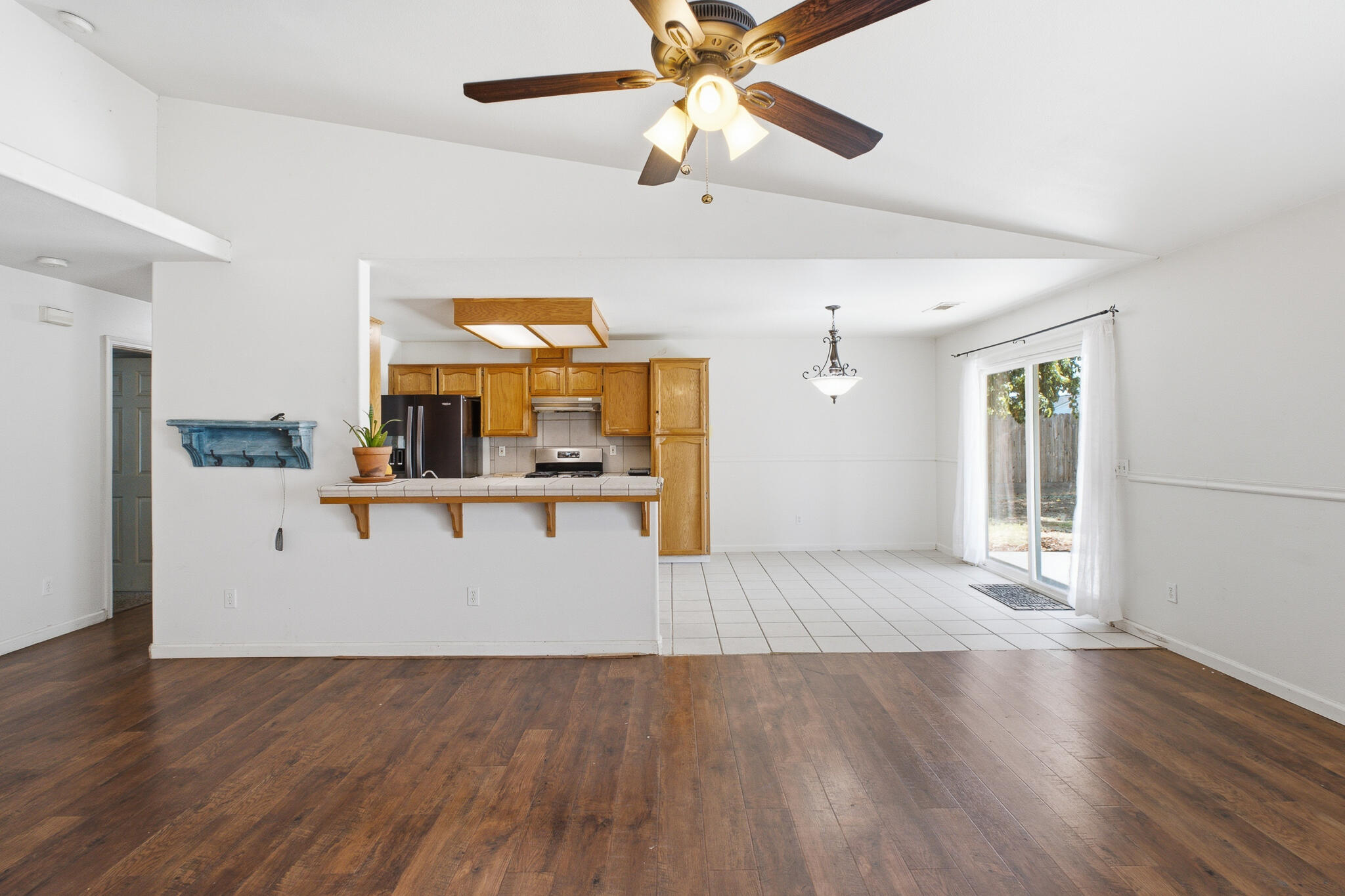 1008 S Laguna St, Visalia, CA 93292