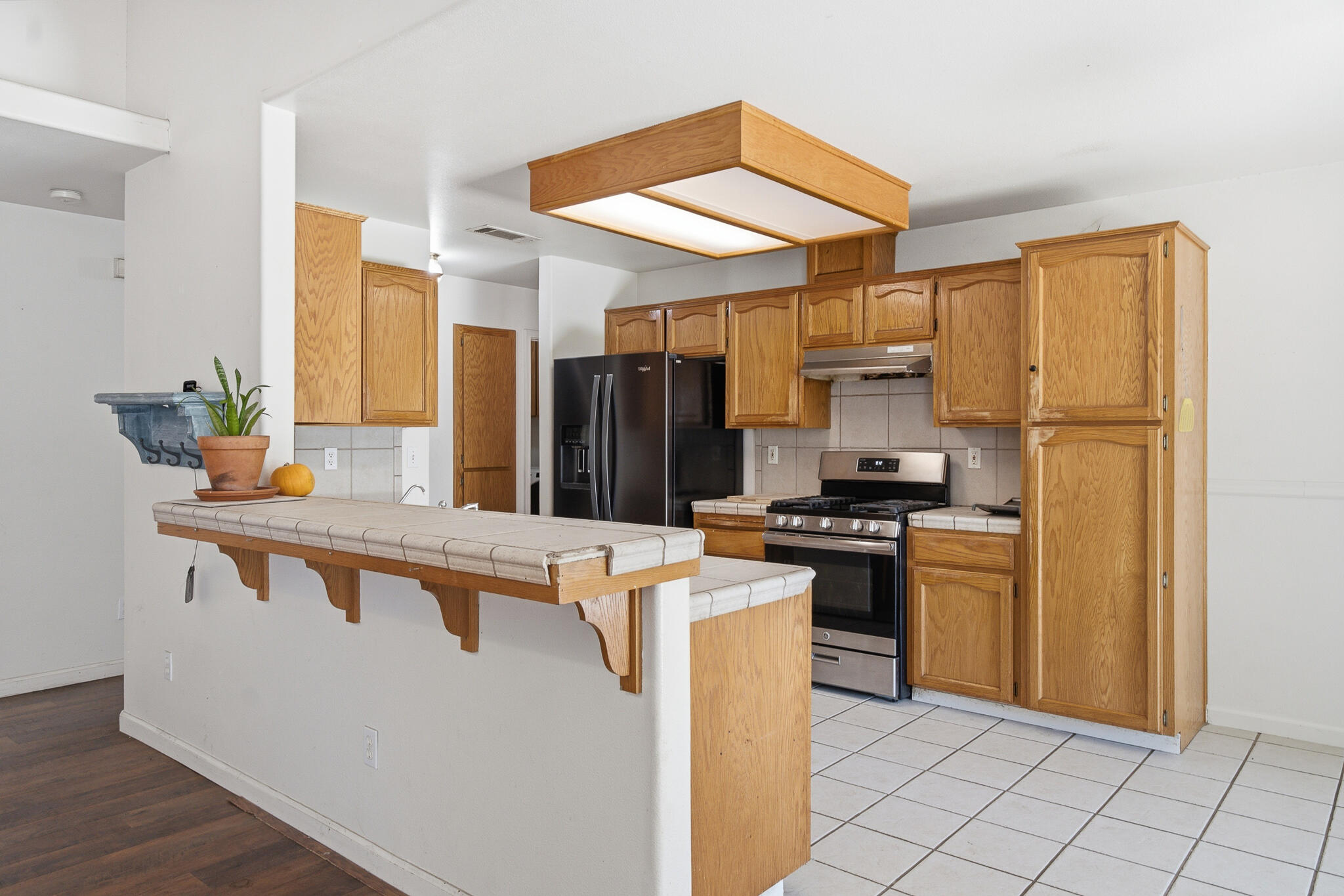 1008 S Laguna St, Visalia, CA 93292