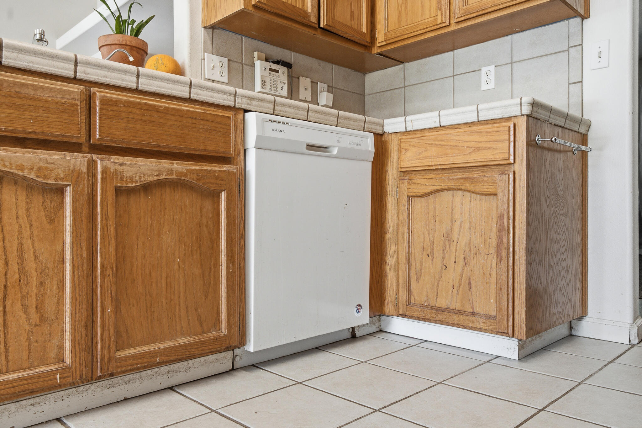 1008 S Laguna St, Visalia, CA 93292