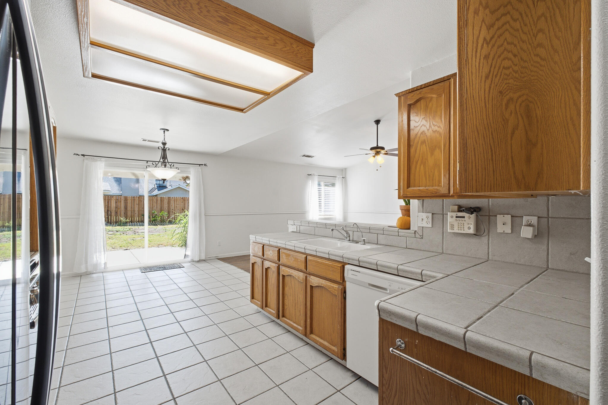 1008 S Laguna St, Visalia, CA 93292