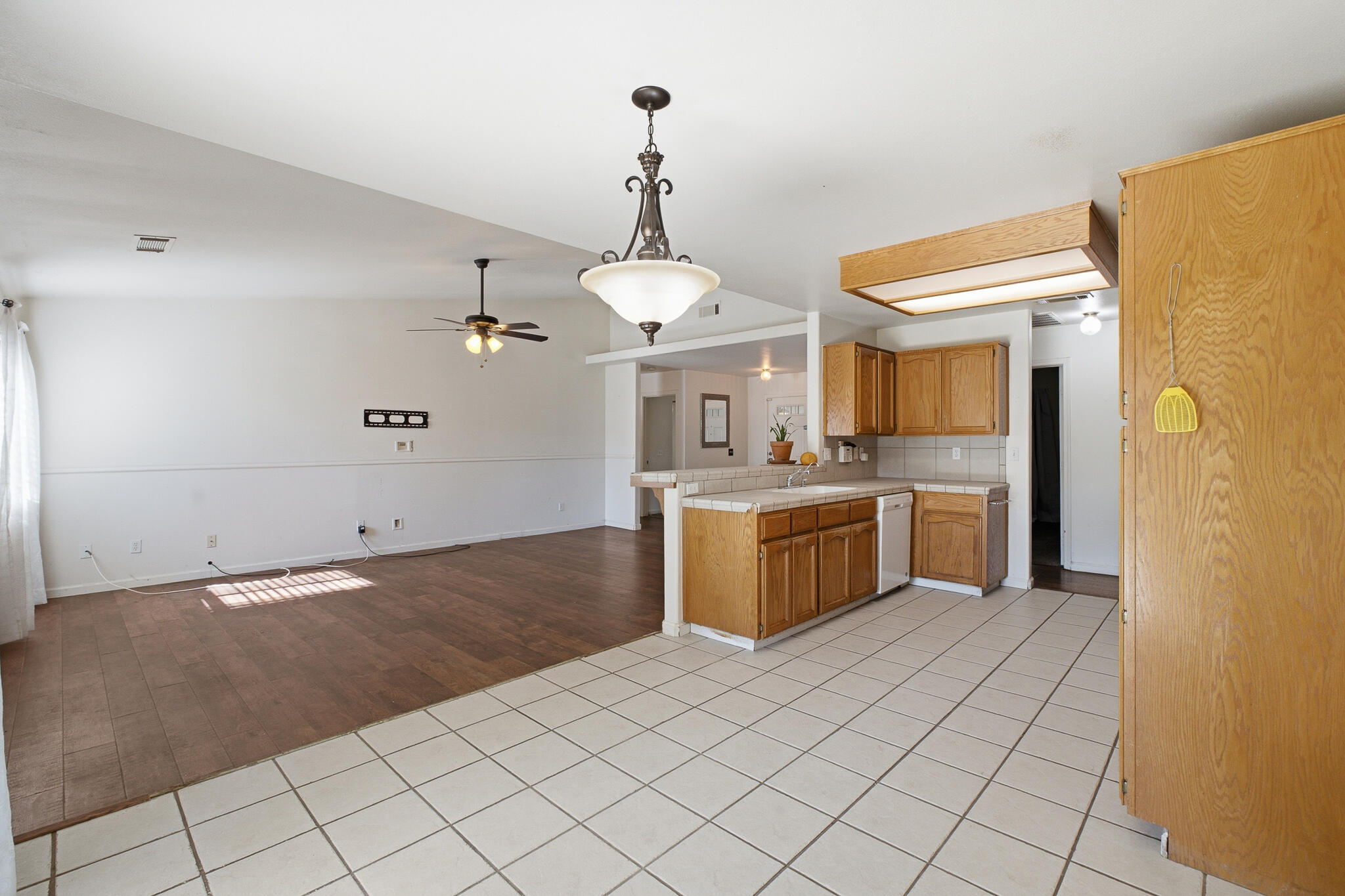 1008 S Laguna St, Visalia, CA 93292