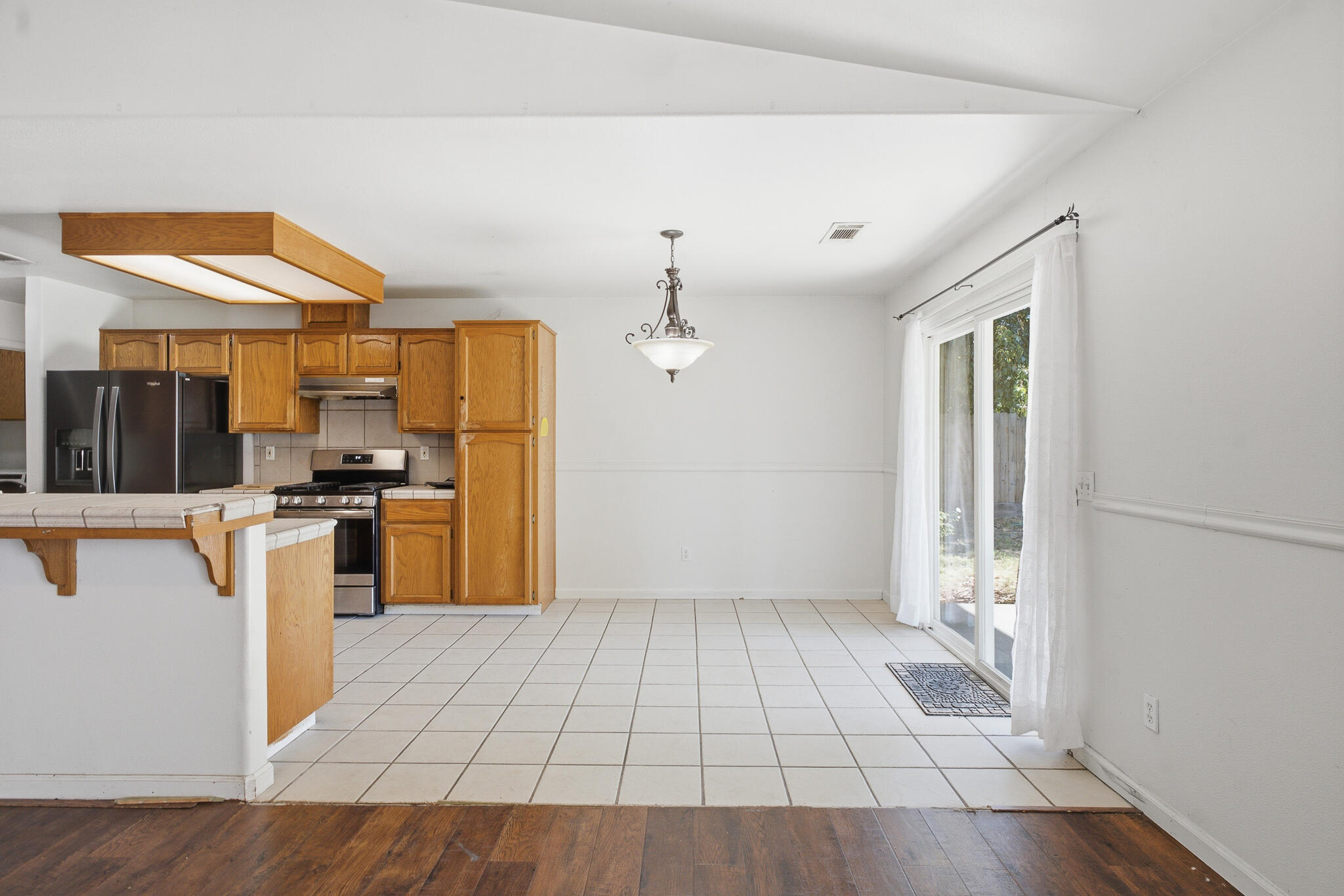 1008 S Laguna St, Visalia, CA 93292