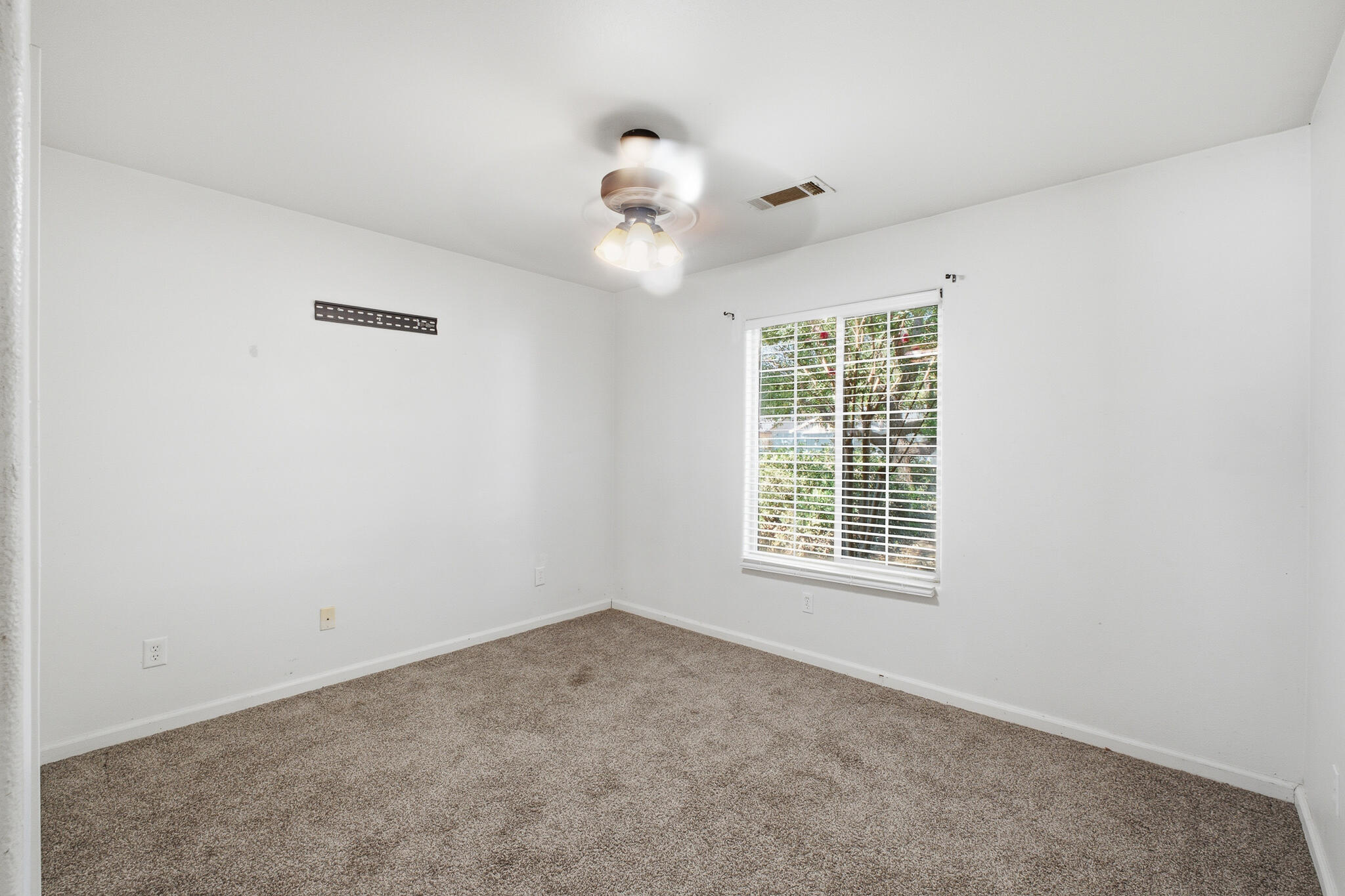 1008 S Laguna St, Visalia, CA 93292