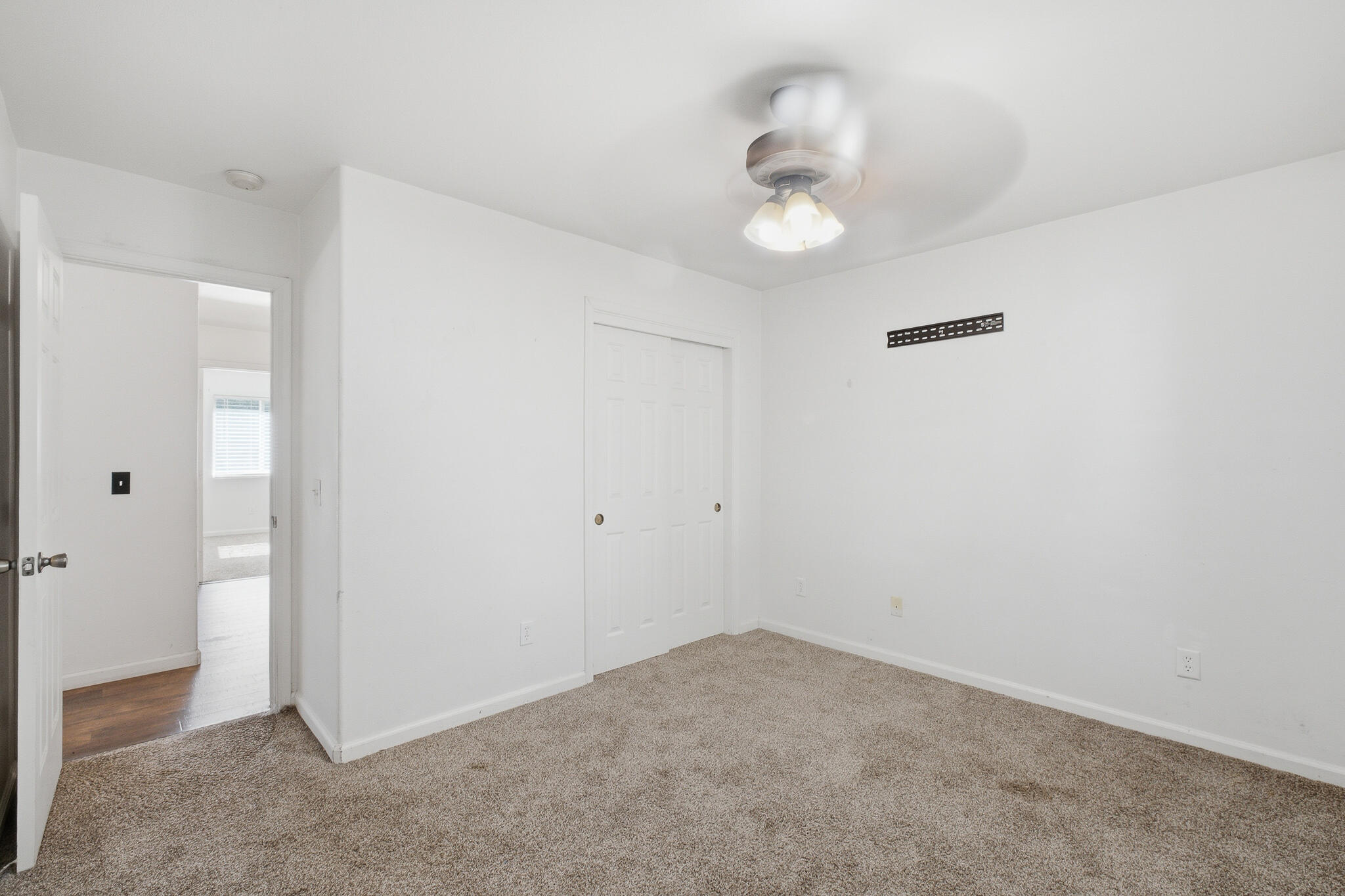 1008 S Laguna St, Visalia, CA 93292