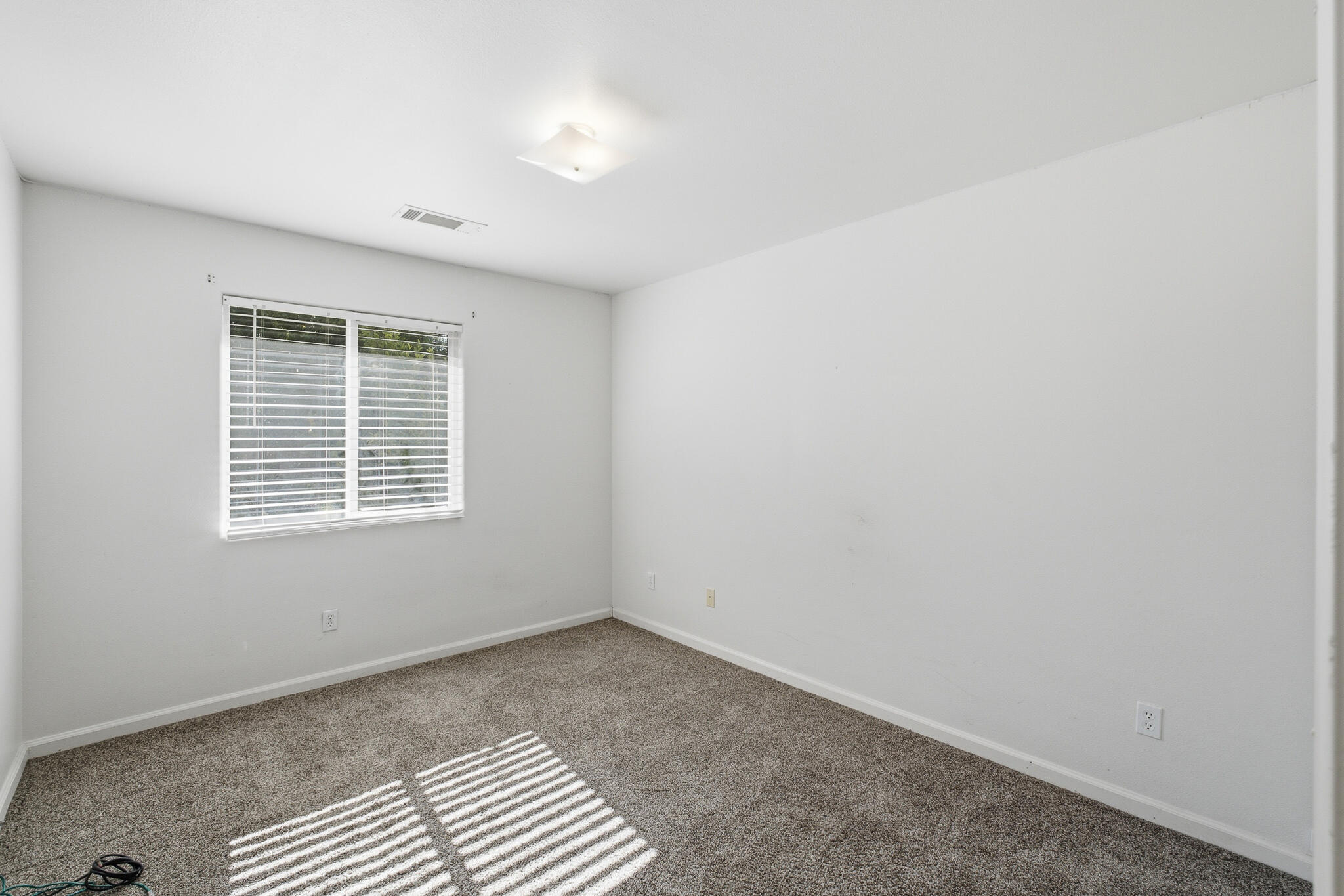 1008 S Laguna St, Visalia, CA 93292
