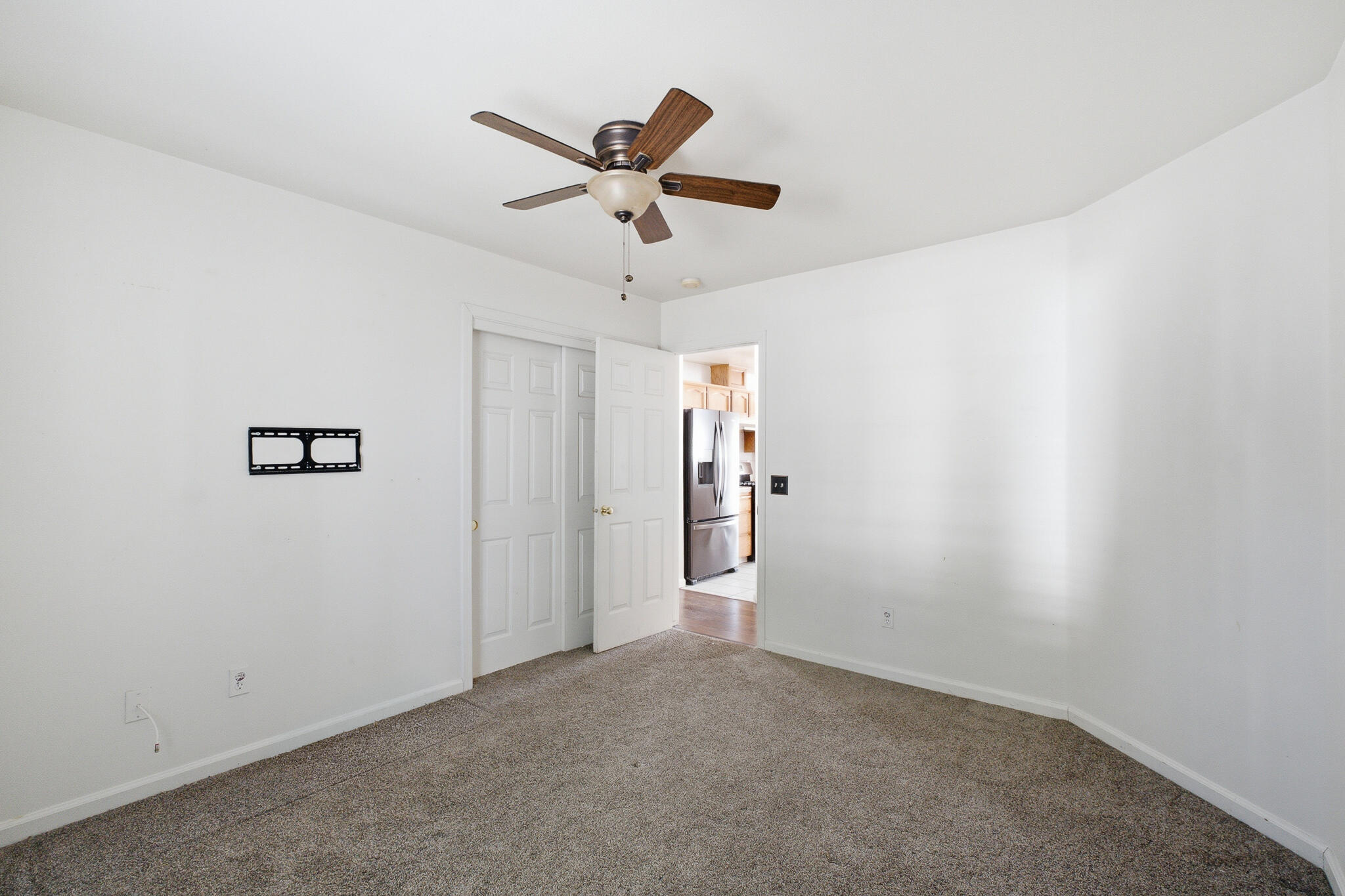 1008 S Laguna St, Visalia, CA 93292
