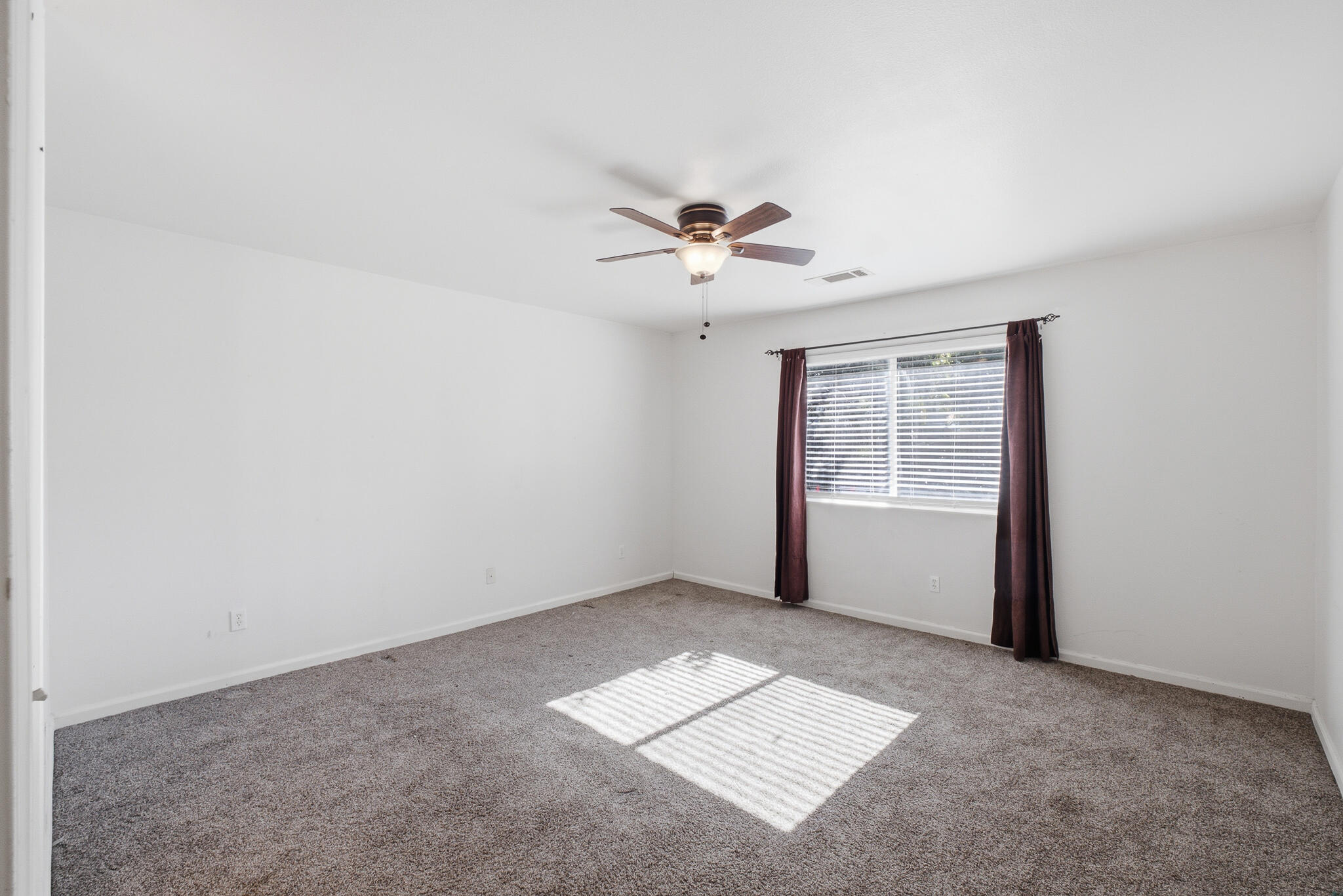 1008 S Laguna St, Visalia, CA 93292