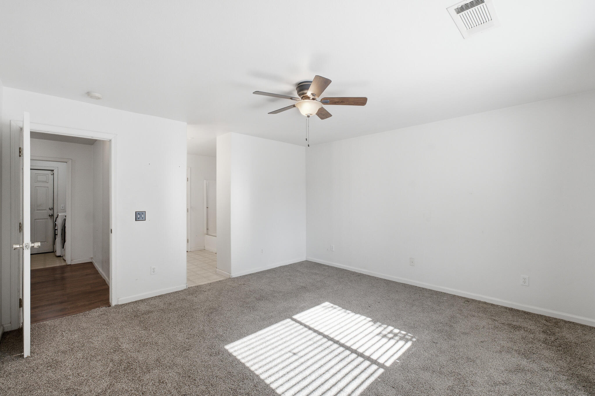 1008 S Laguna St, Visalia, CA 93292