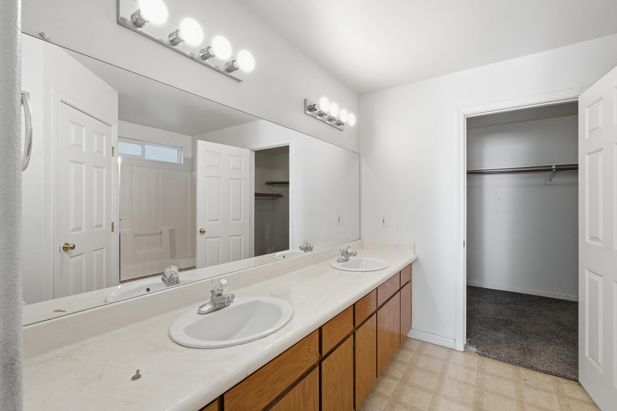 1008 S Laguna St, Visalia, CA 93292