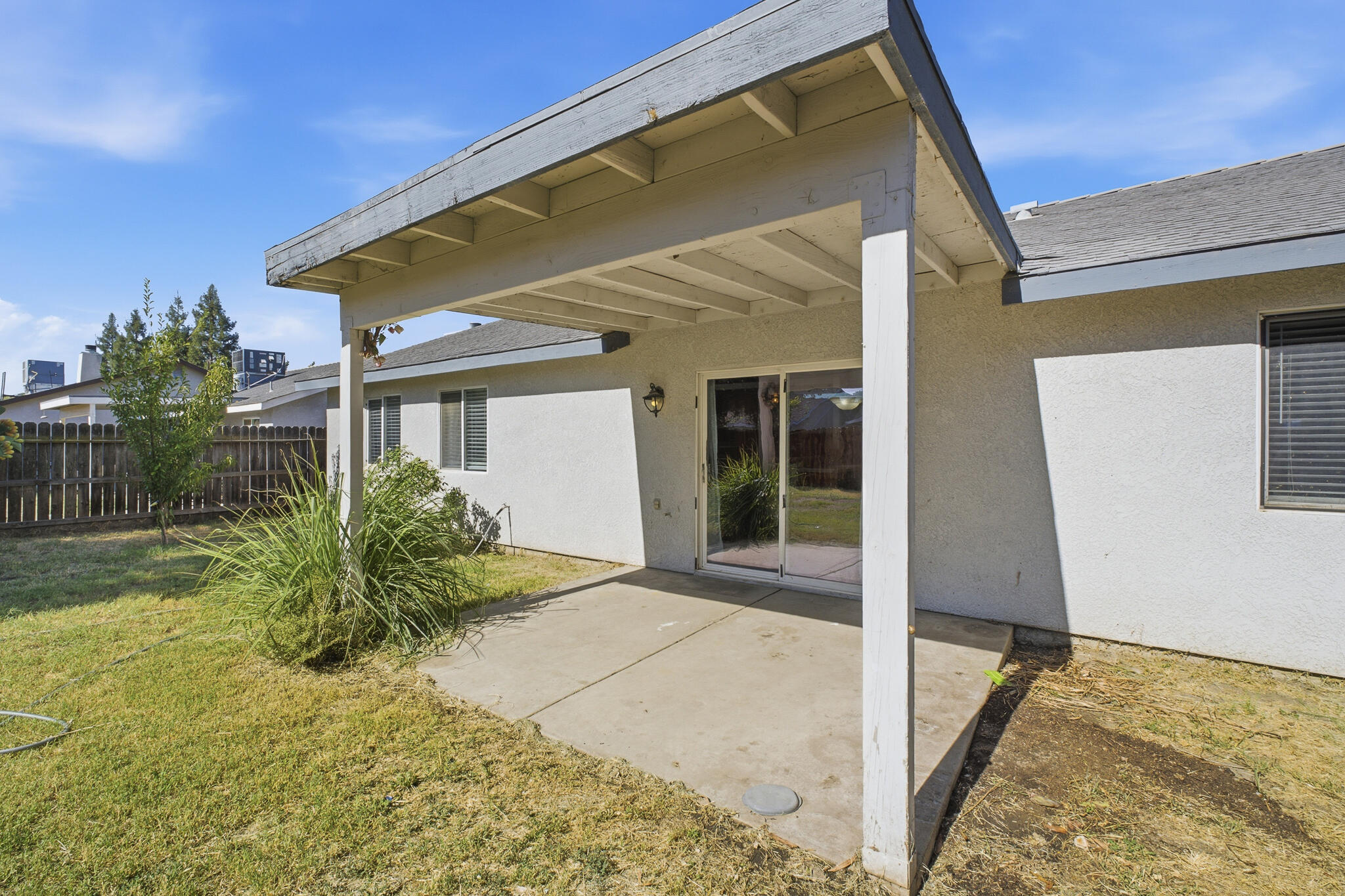 1008 S Laguna St, Visalia, CA 93292