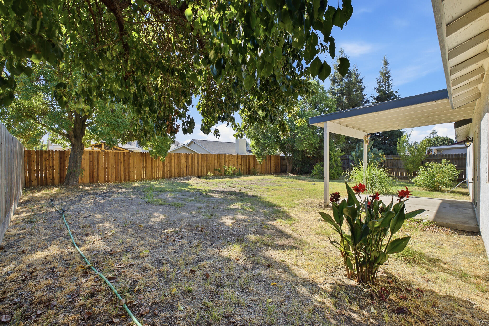 1008 S Laguna St, Visalia, CA 93292