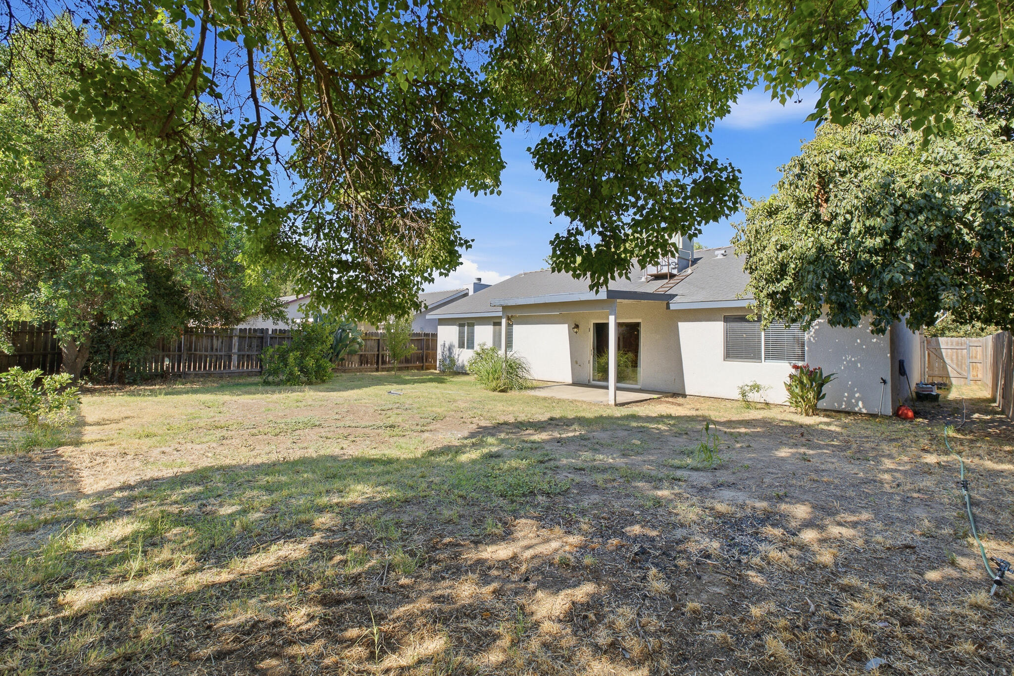 1008 S Laguna St, Visalia, CA 93292