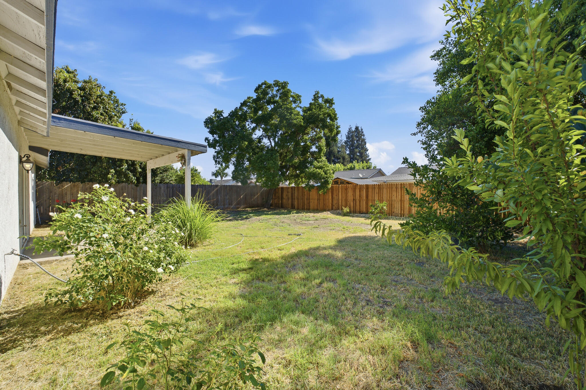 1008 S Laguna St, Visalia, CA 93292