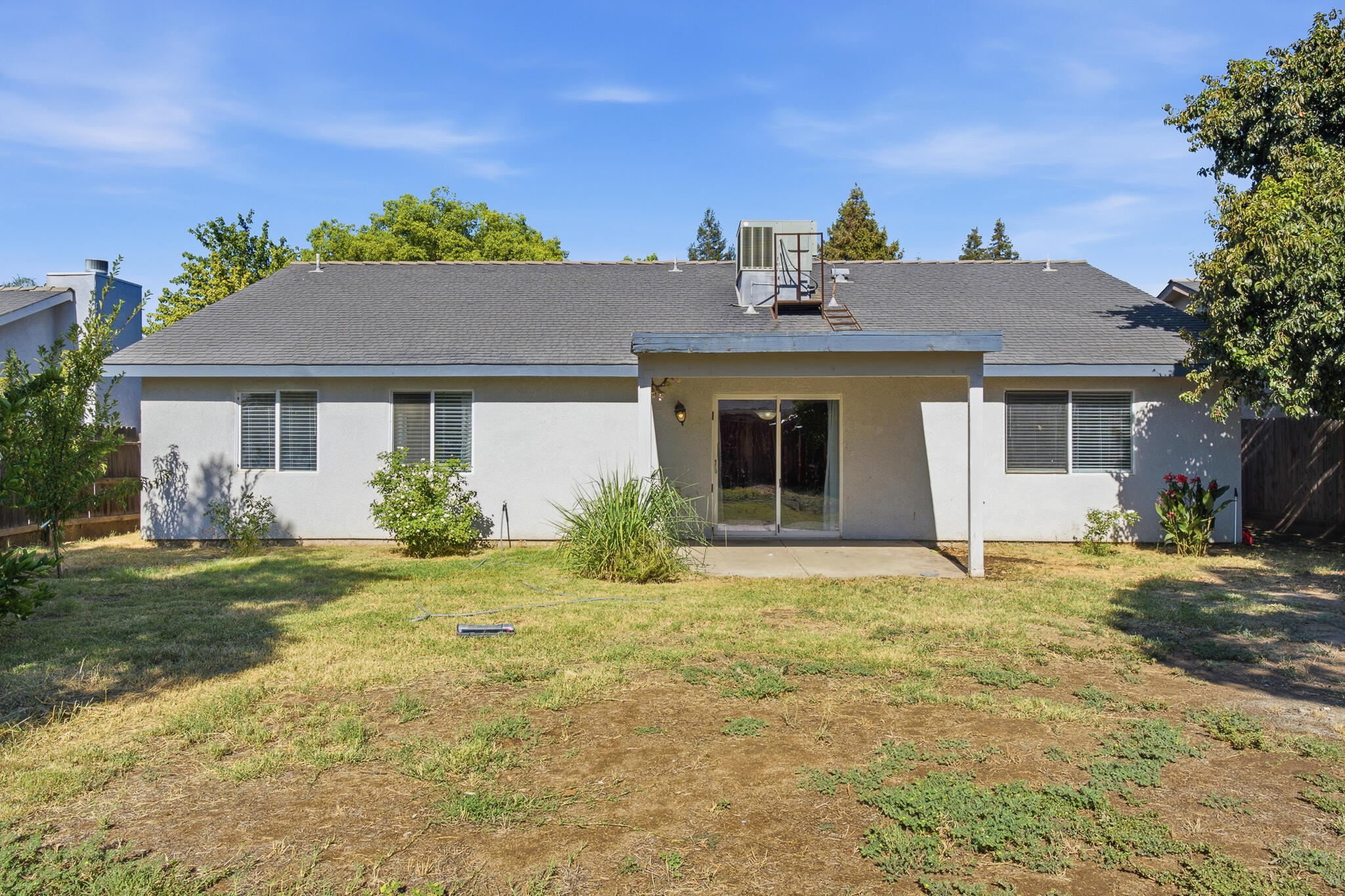 1008 S Laguna St, Visalia, CA 93292