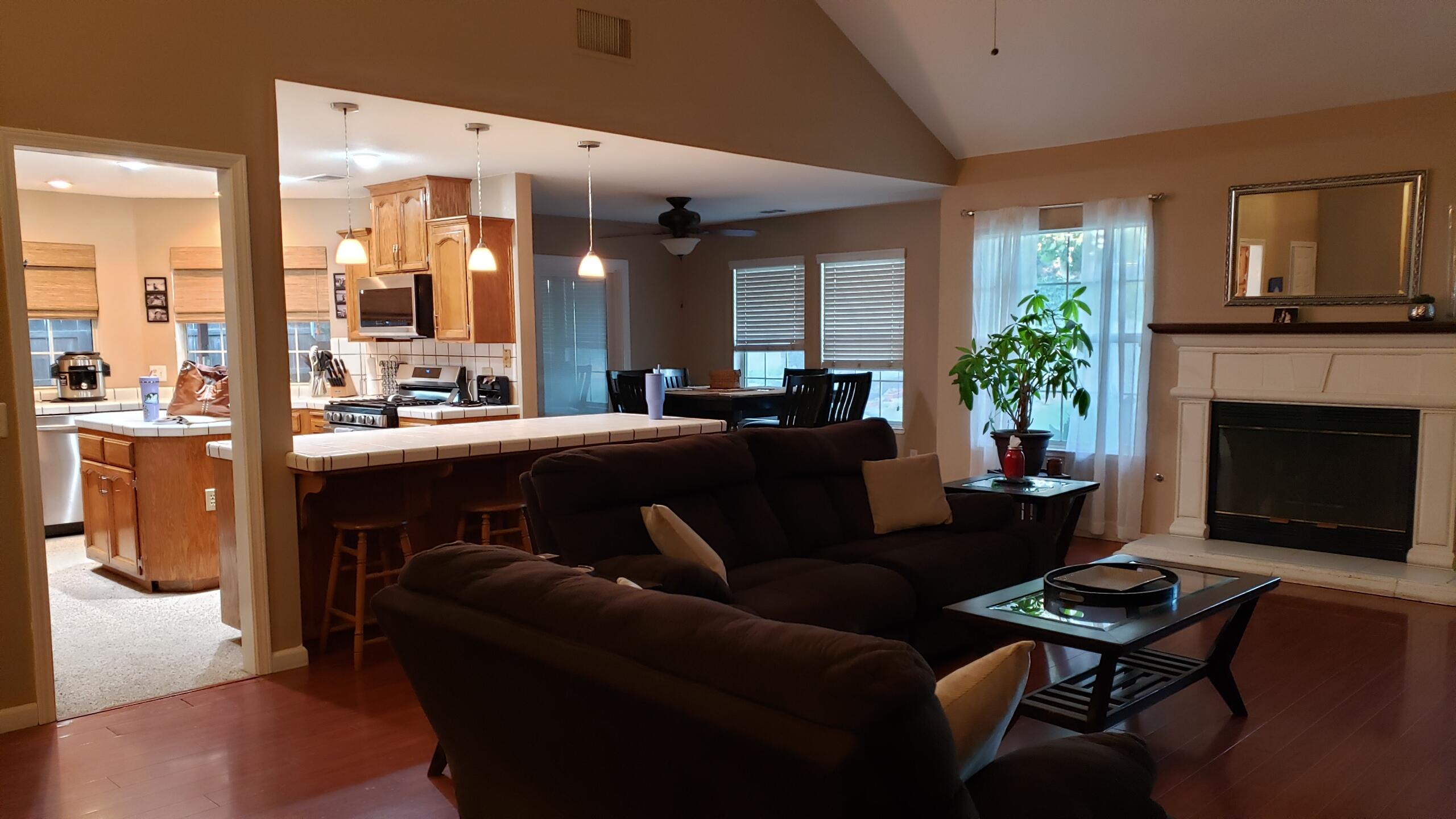 3912 S Vickie Ct, Visalia, CA 93277