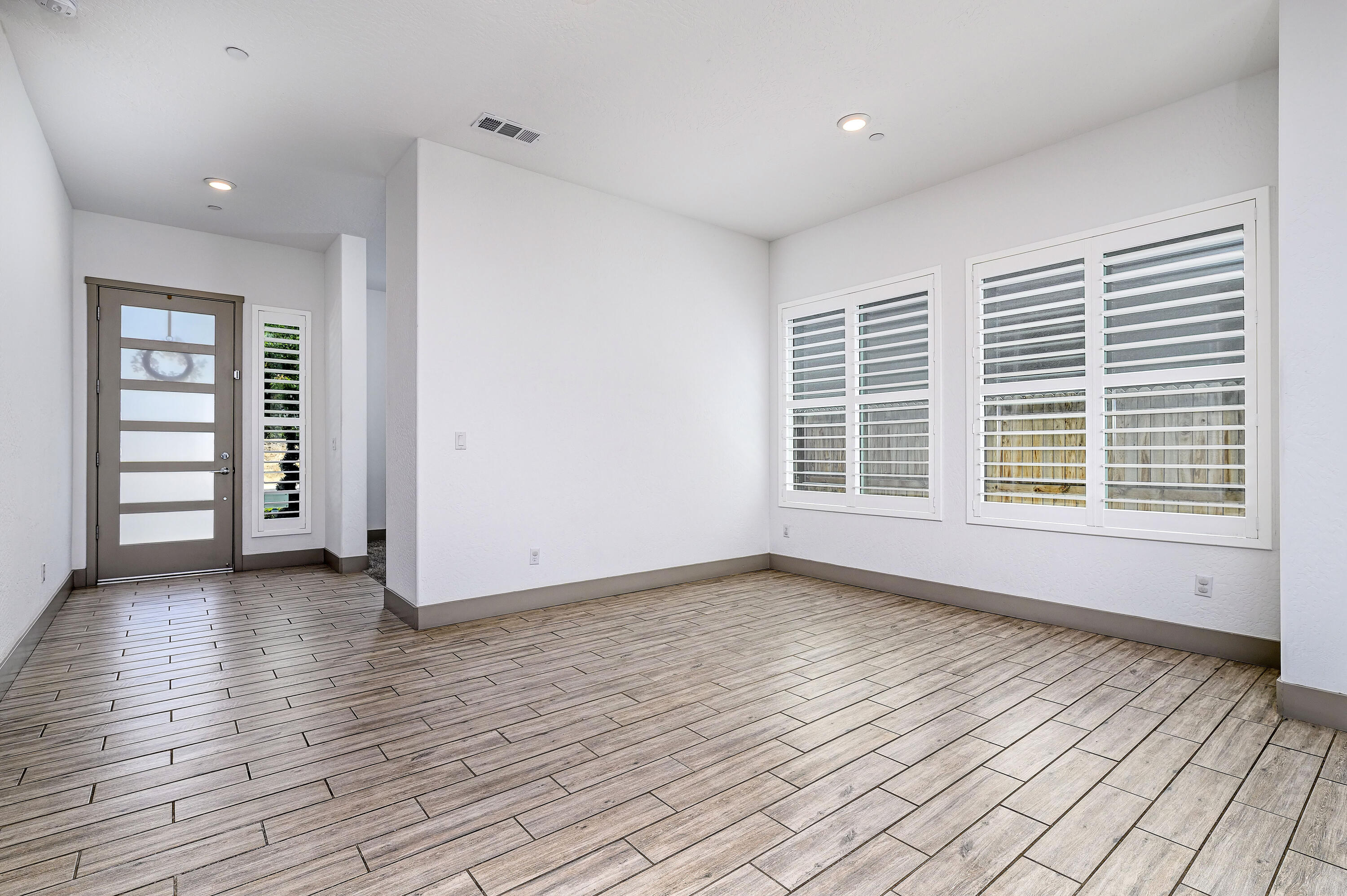 3707 N Santa Fe St, Visalia, CA 93291