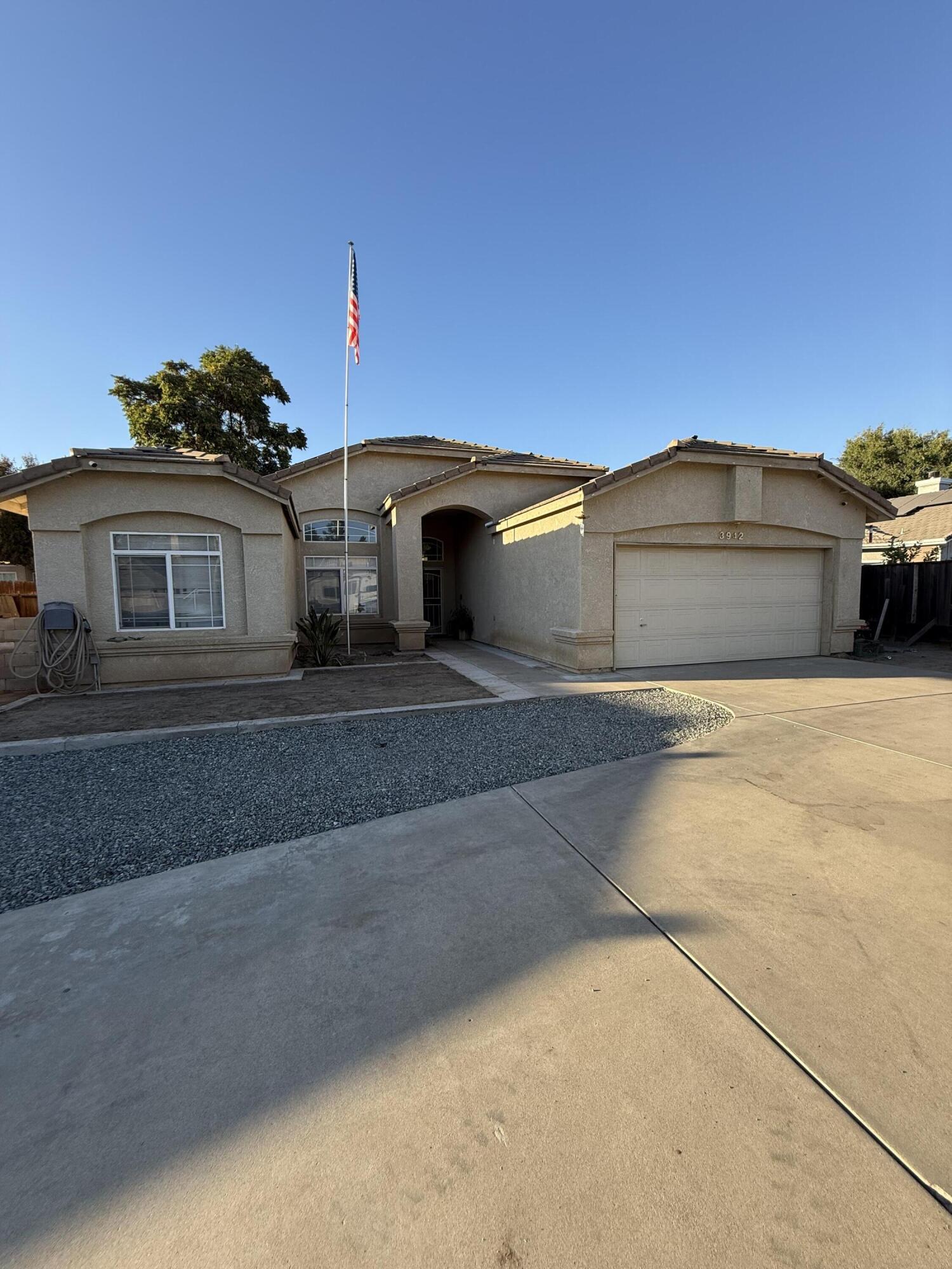 3942 E Four Creeks Ct, Visalia, CA 93292
